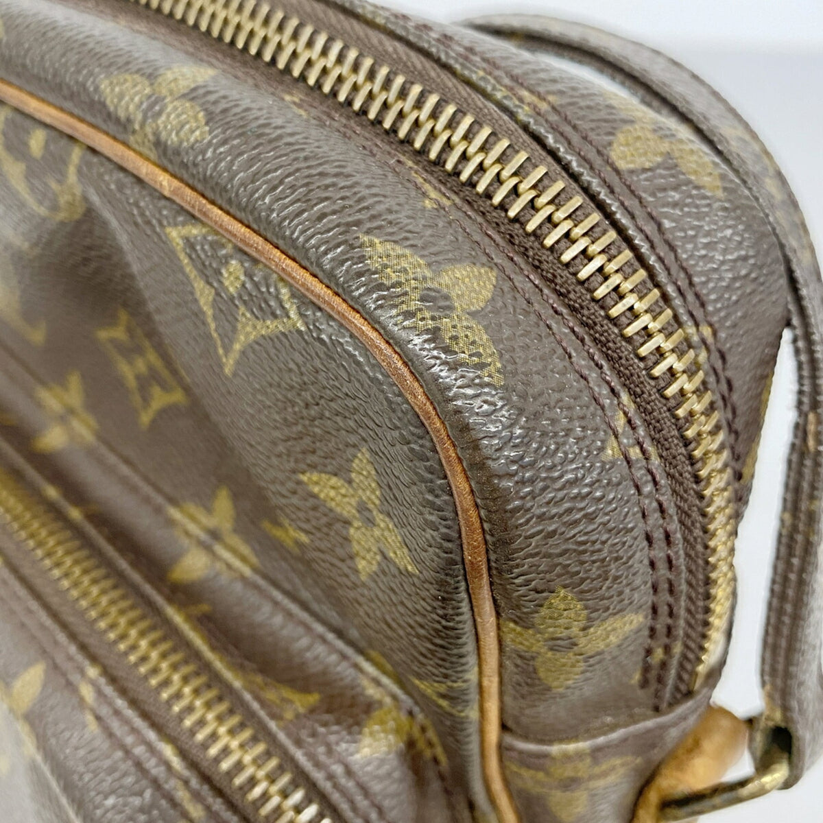 Louis Vuitton Brown Shoulder Bag (Pre-Owned)