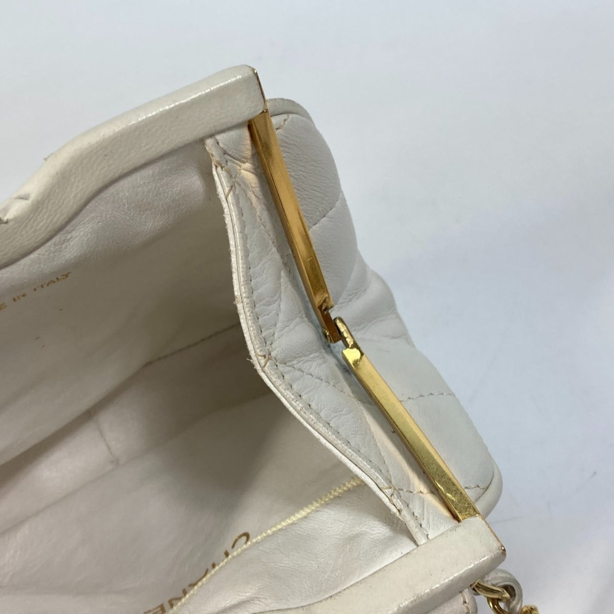 Chanel White Leather Fanny Pack (Pre-Owned)