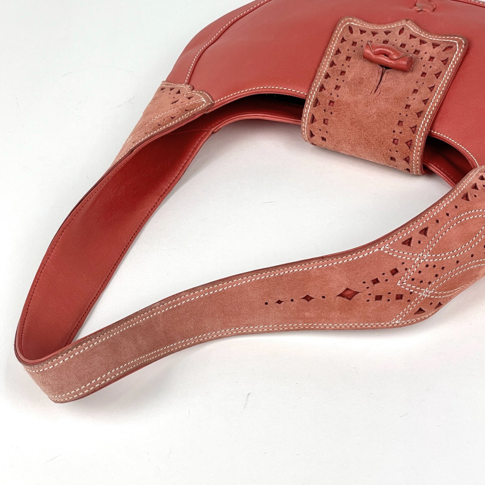 Loewe Red Color Leather Shoulder Bag (Pre-Owned)