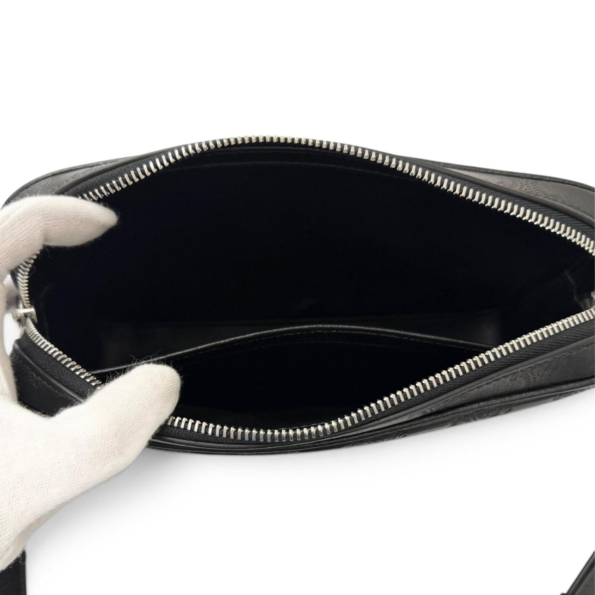 Celine Black Leather Messenger Bag Shoulder Bag (Pre-Owned)