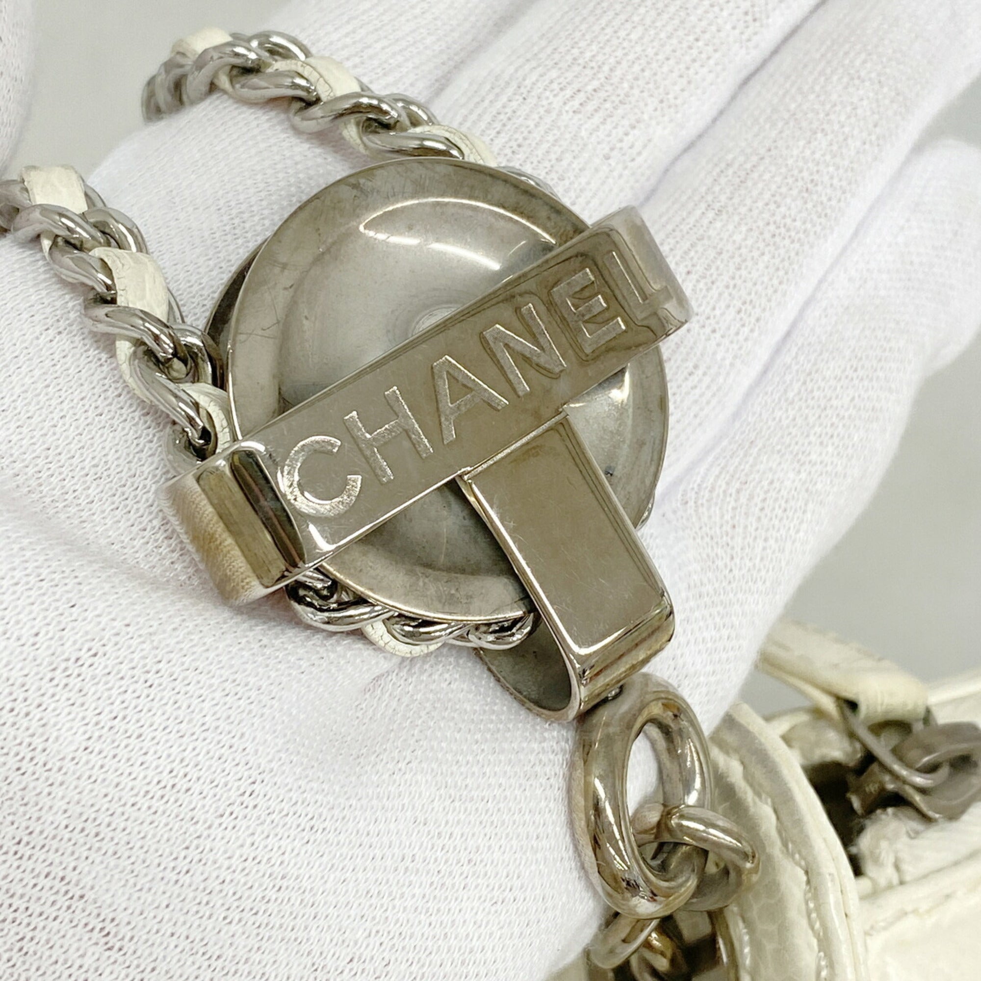 Chanel Ivory Leather Shoulder Bag (Pre-Owned)