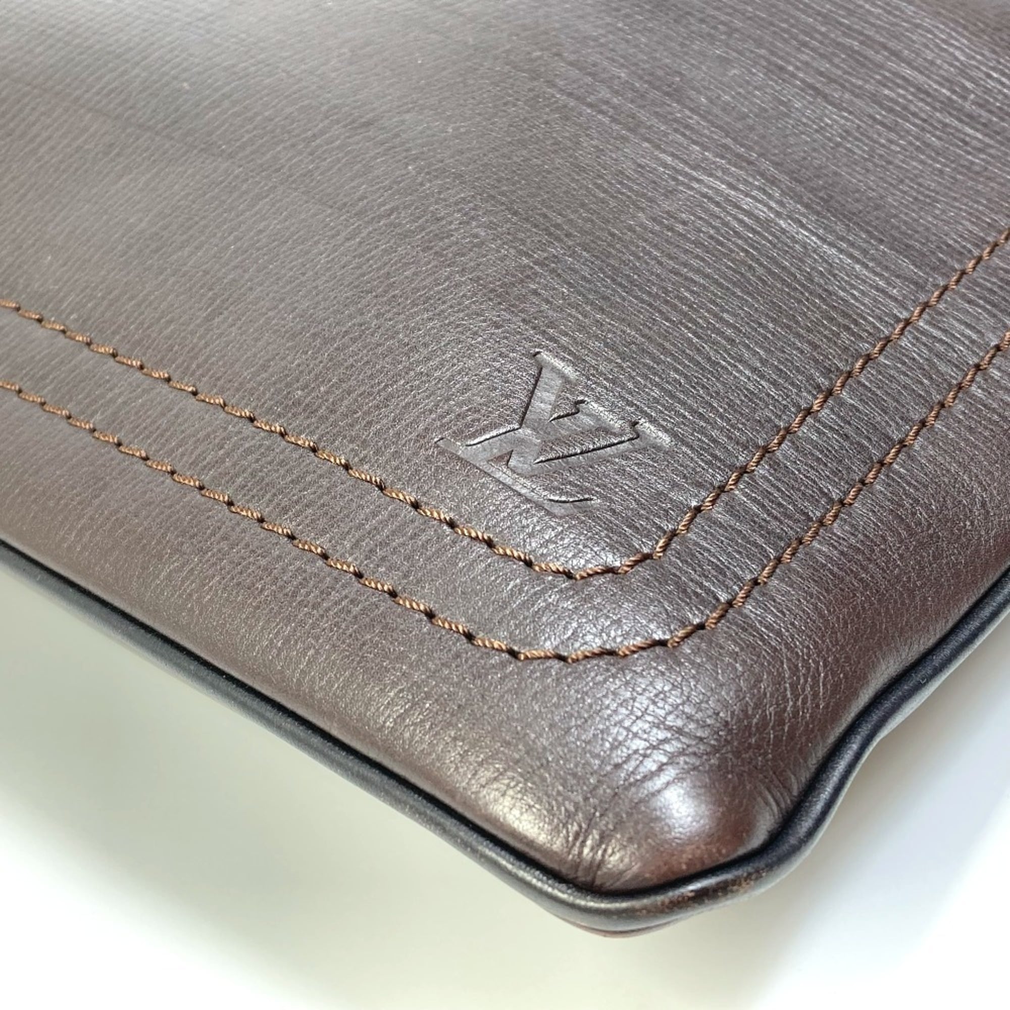 Louis Vuitton Brown Coffee Utah Leather Pochette Shoulder Bag (Pre-Owned)