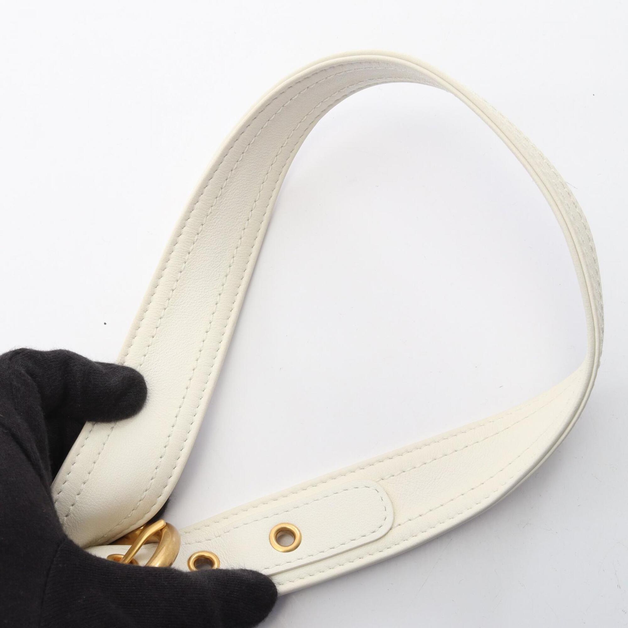 Chanel White Leather Handbag Shoulder Bag (Pre-Owned)