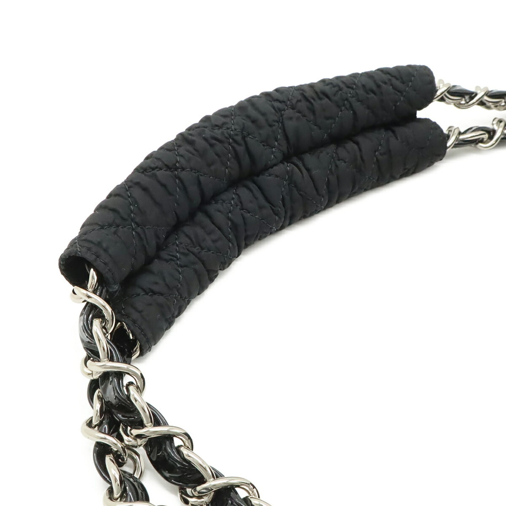 Chanel Black Nylon Leather Shoulder Bag (Pre-Owned)