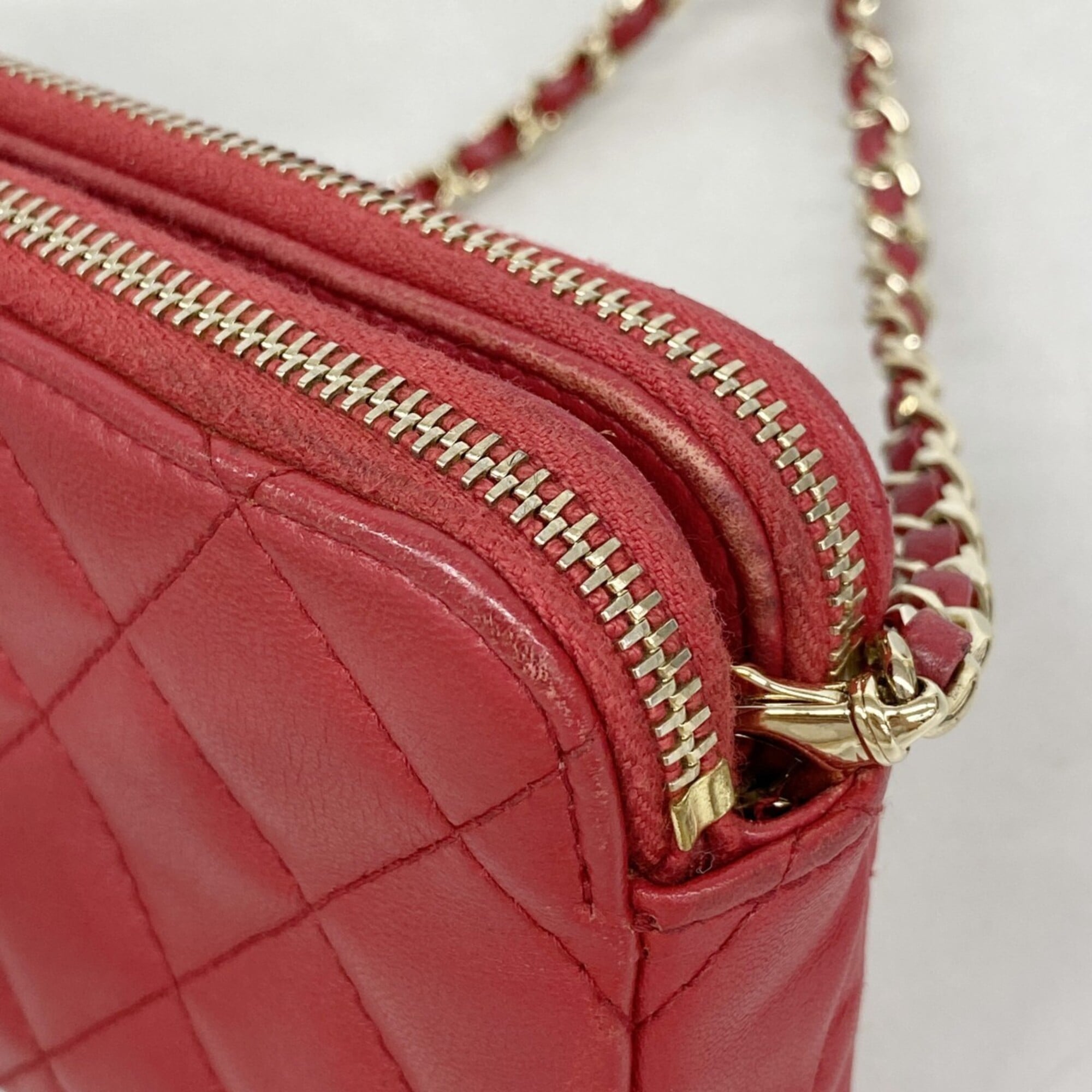 Chanel Red Color Leather Shoulder Bag (Pre-Owned)