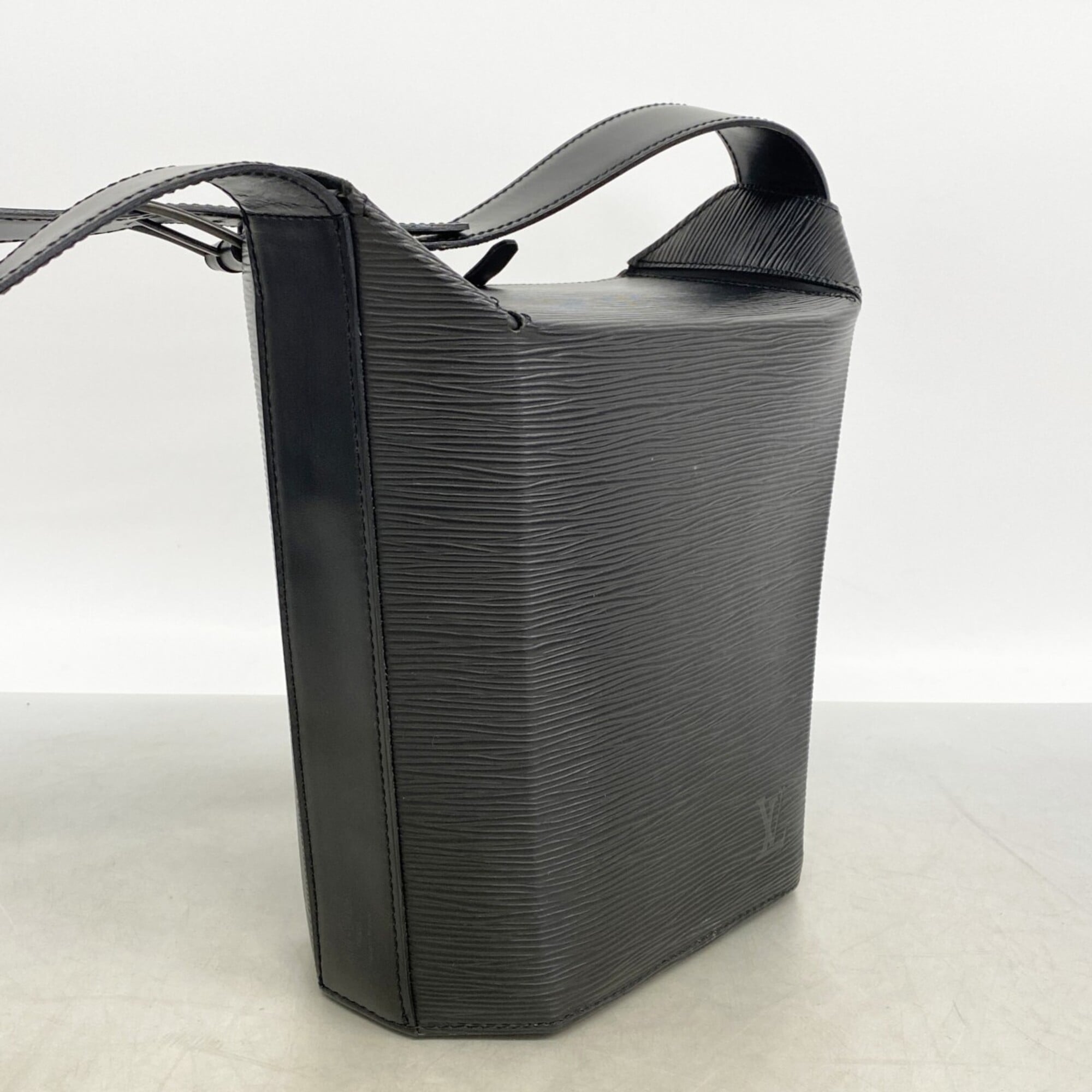 Louis Vuitton Noir Shoulder Bag (Pre-Owned)