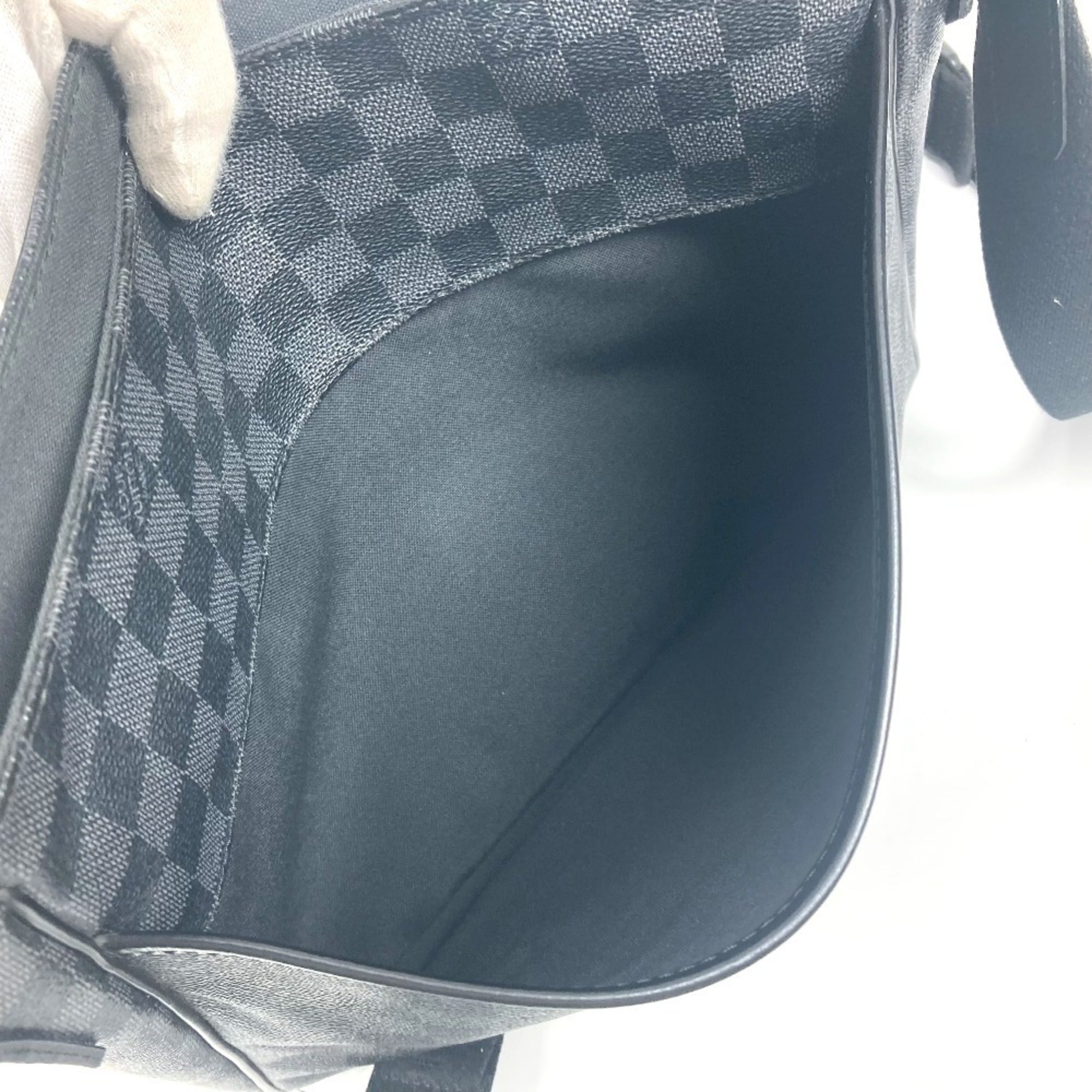 Louis Vuitton Damier Graphite Black Damier Graphite Messenger Bag Shoulder Bag (Pre-Owned)