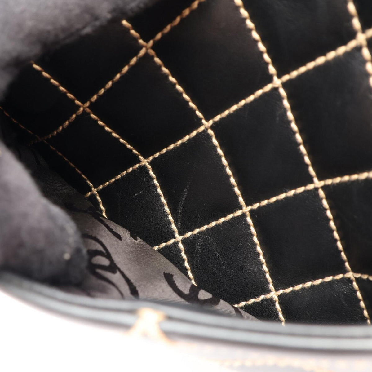 Chanel Black Leather Handbag (Pre-Owned)