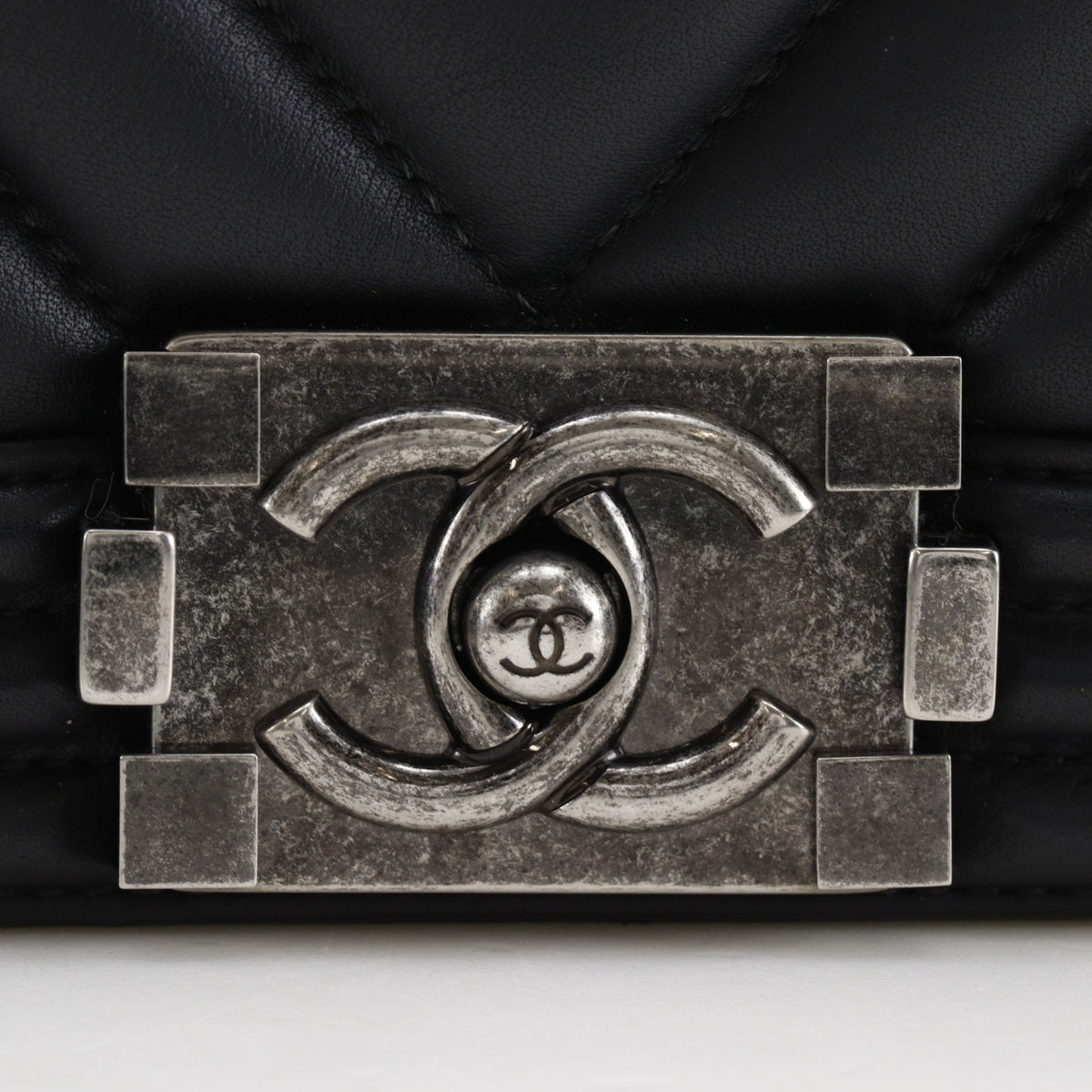 Chanel Black Leather Shoulder Bag (Pre-Owned)