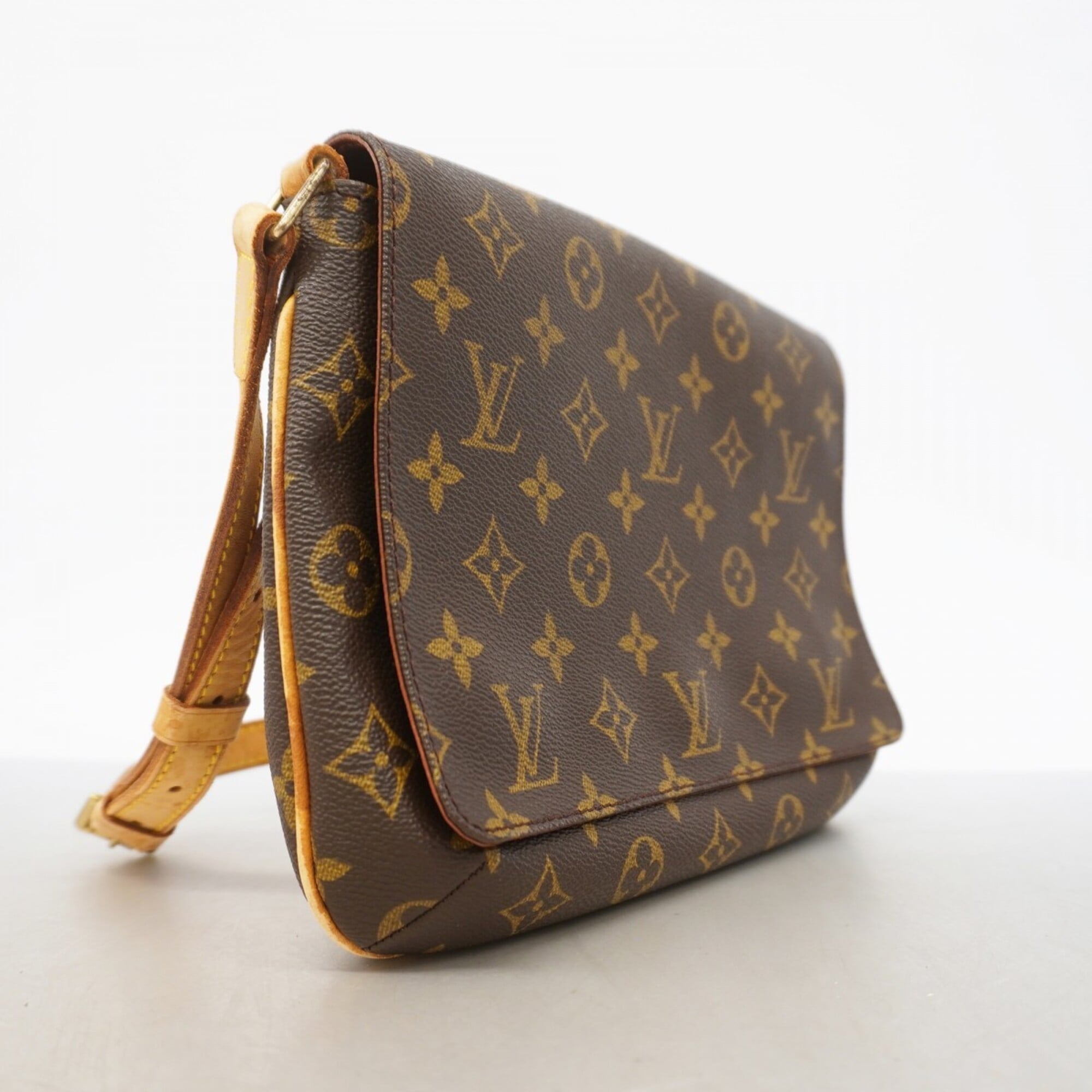Louis Vuitton Brown Shoulder Bag (Pre-Owned)