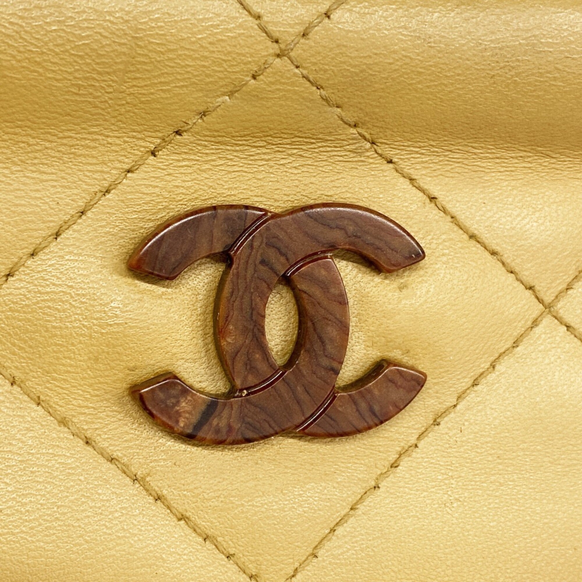 Chanel Brown Leather Handbag (Pre-Owned)
