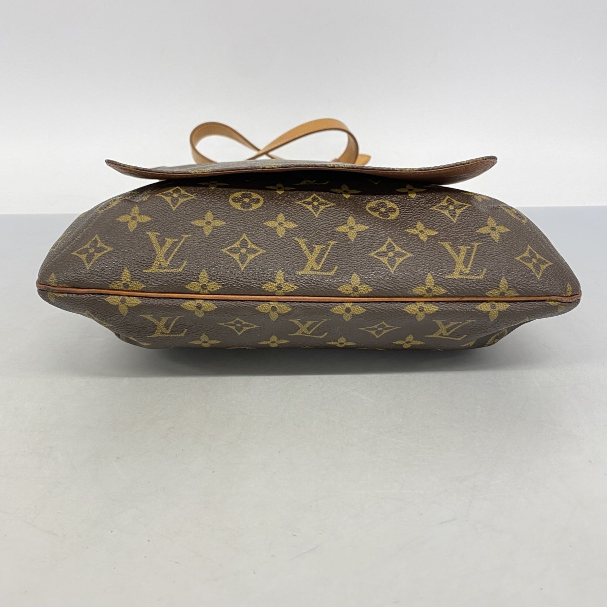 Louis Vuitton Brown Shoulder Bag (Pre-Owned)