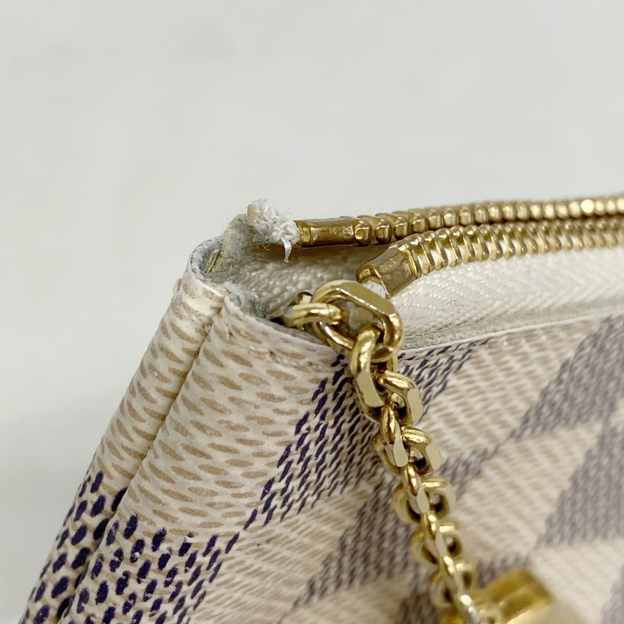 Louis Vuitton White Coin Purse/Coin Case (Pre-Owned)