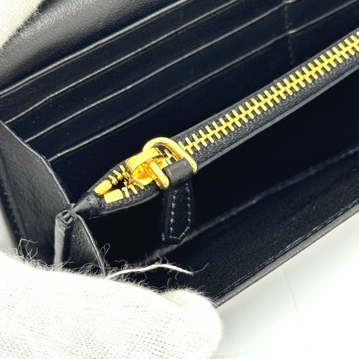 Prada Black Leather Long Wallet (Bi-Fold) (Pre-Owned)