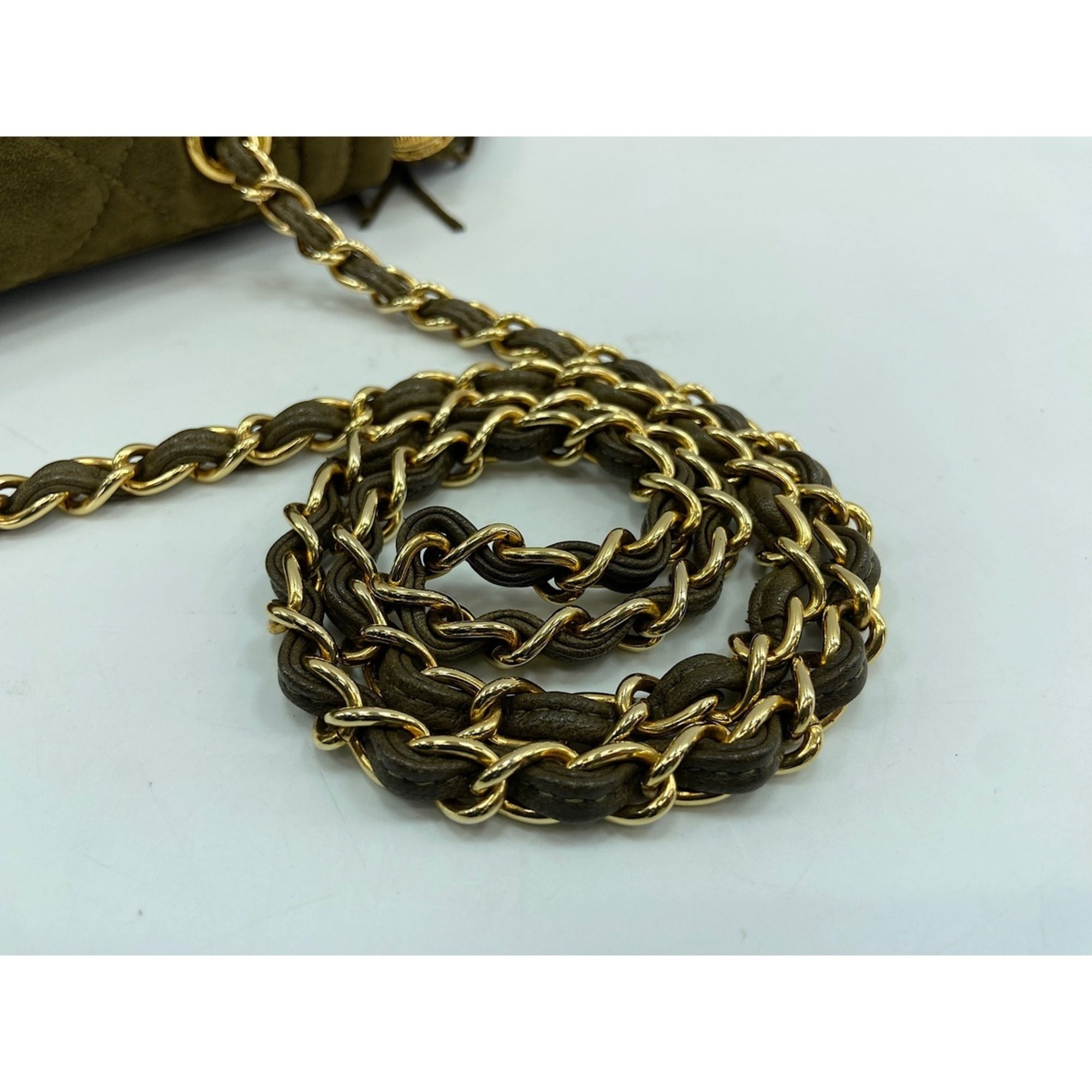 Chanel Green Shoulder Bag (Pre-Owned)