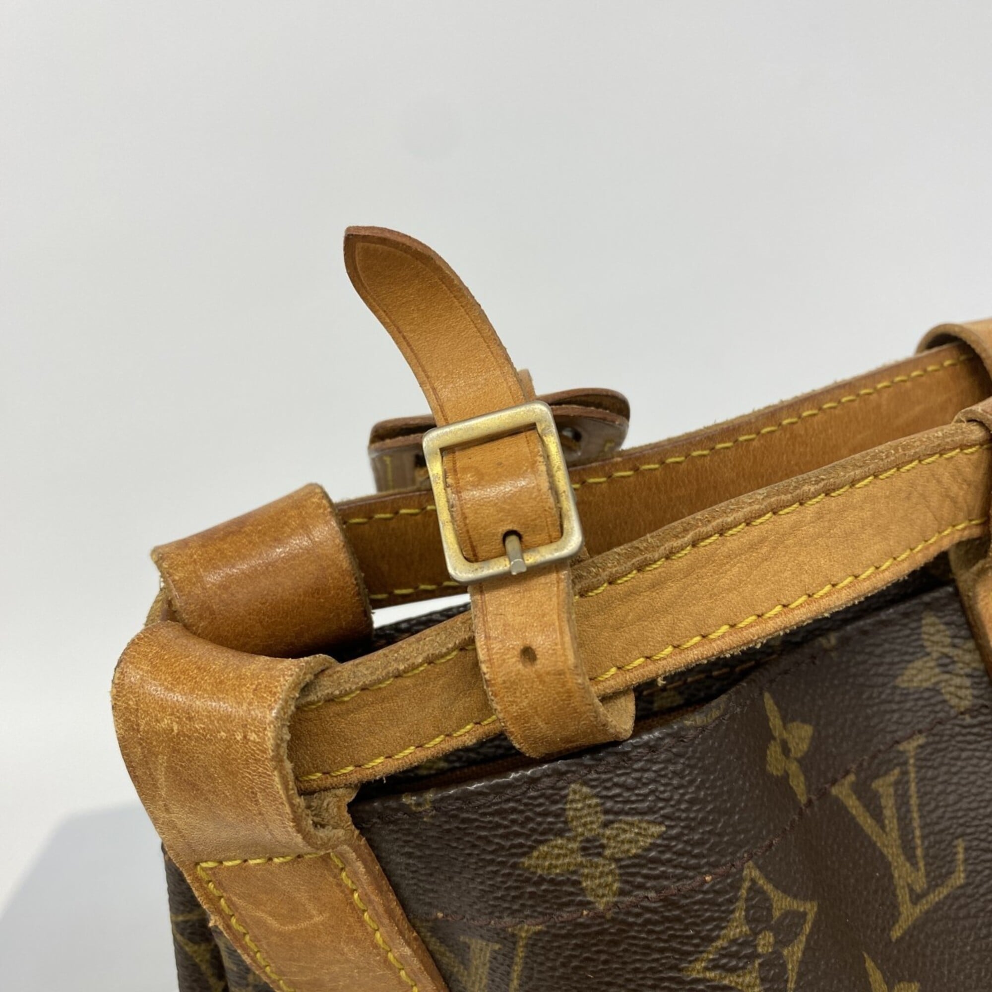 Louis Vuitton Brown Shoulder Bag (Pre-Owned)