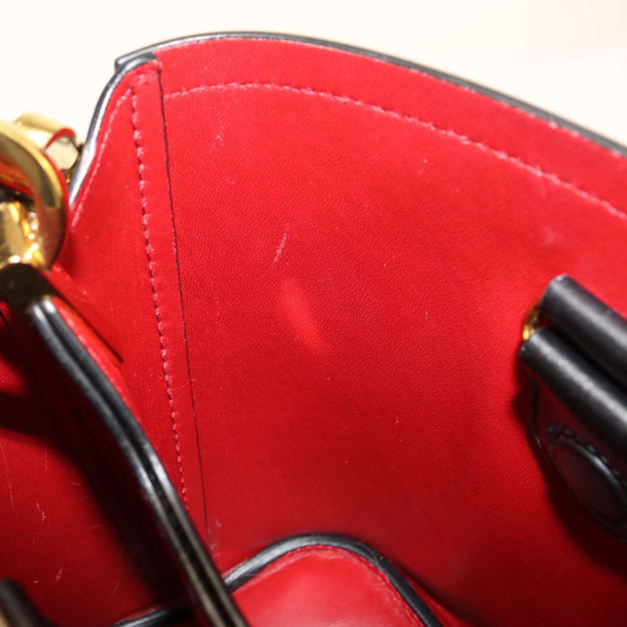 Prada Black Leather Handbag (Pre-Owned)