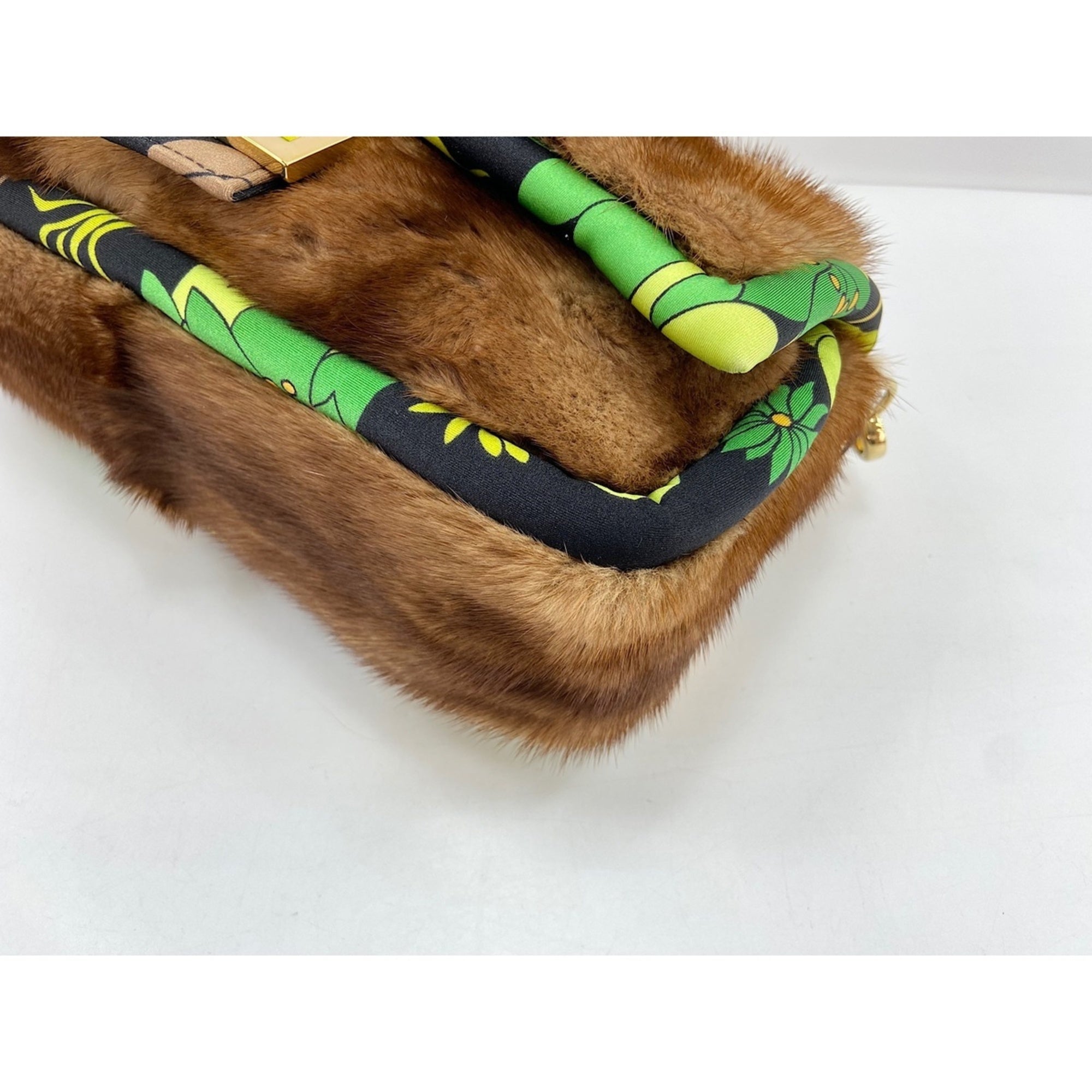 Fendi Green Shoulder Bag (Pre-Owned)