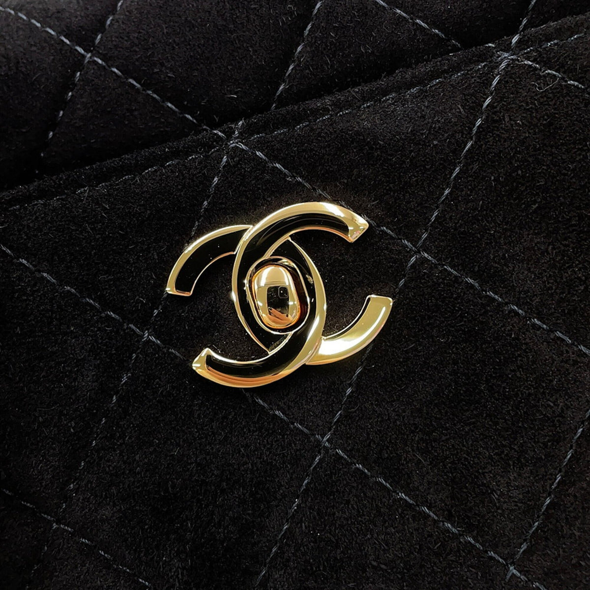 Chanel Black Suede Leather Shoulder Bag (Pre-Owned)