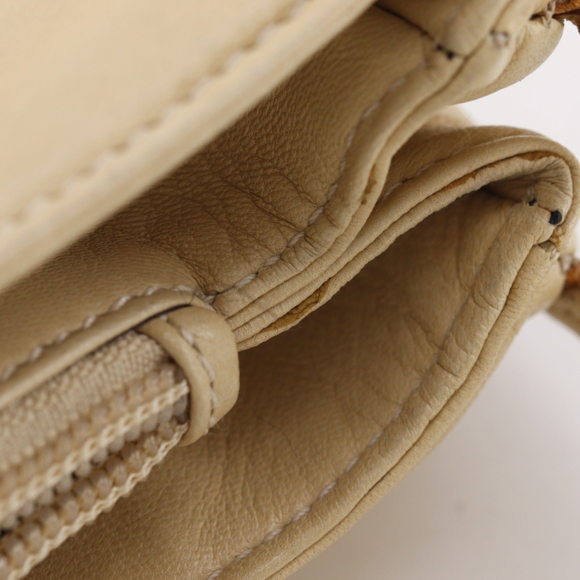 Loewe Beige Shoulder Bag (Pre-Owned)