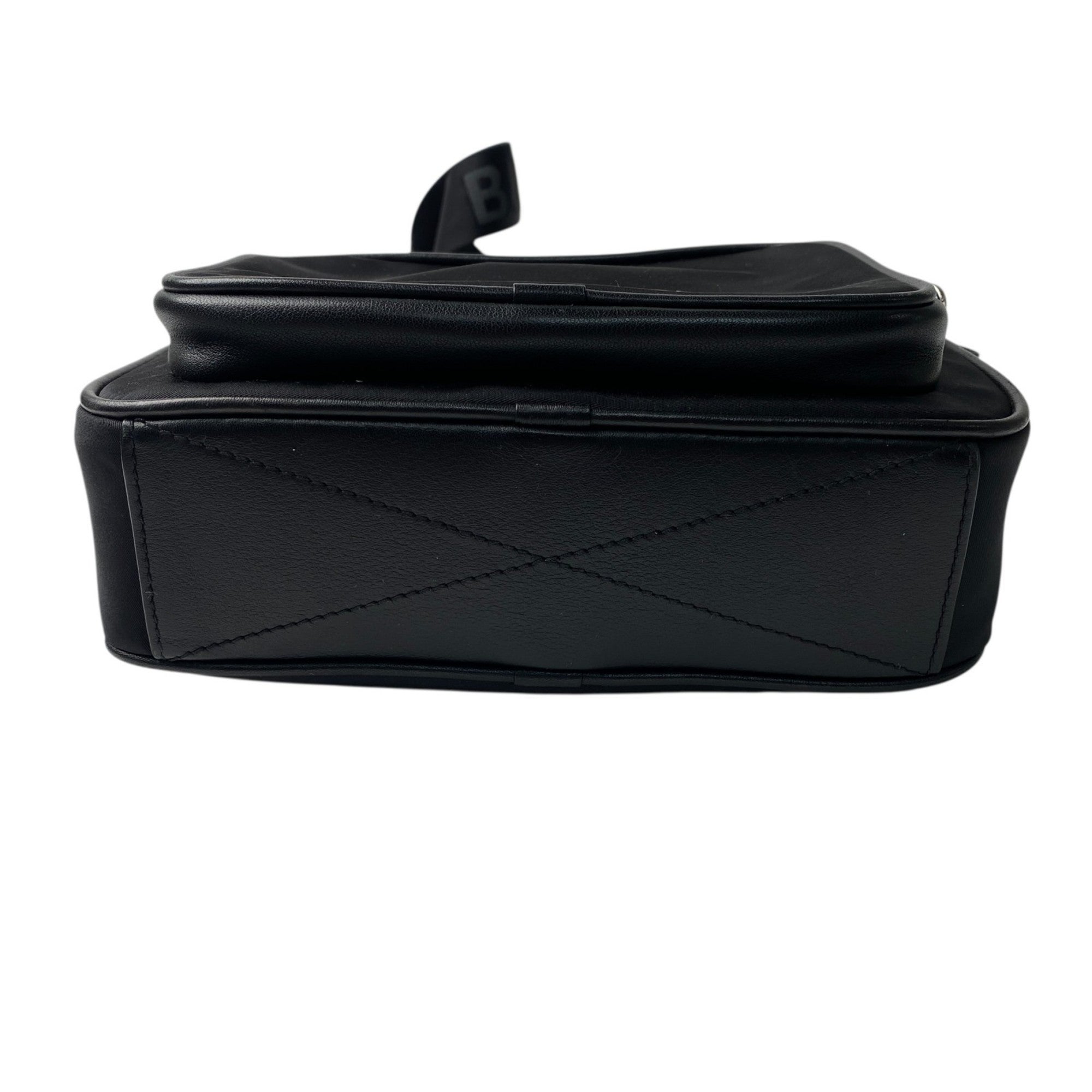 Burberry Black Nylon Shoulder Bag (Pre-Owned)