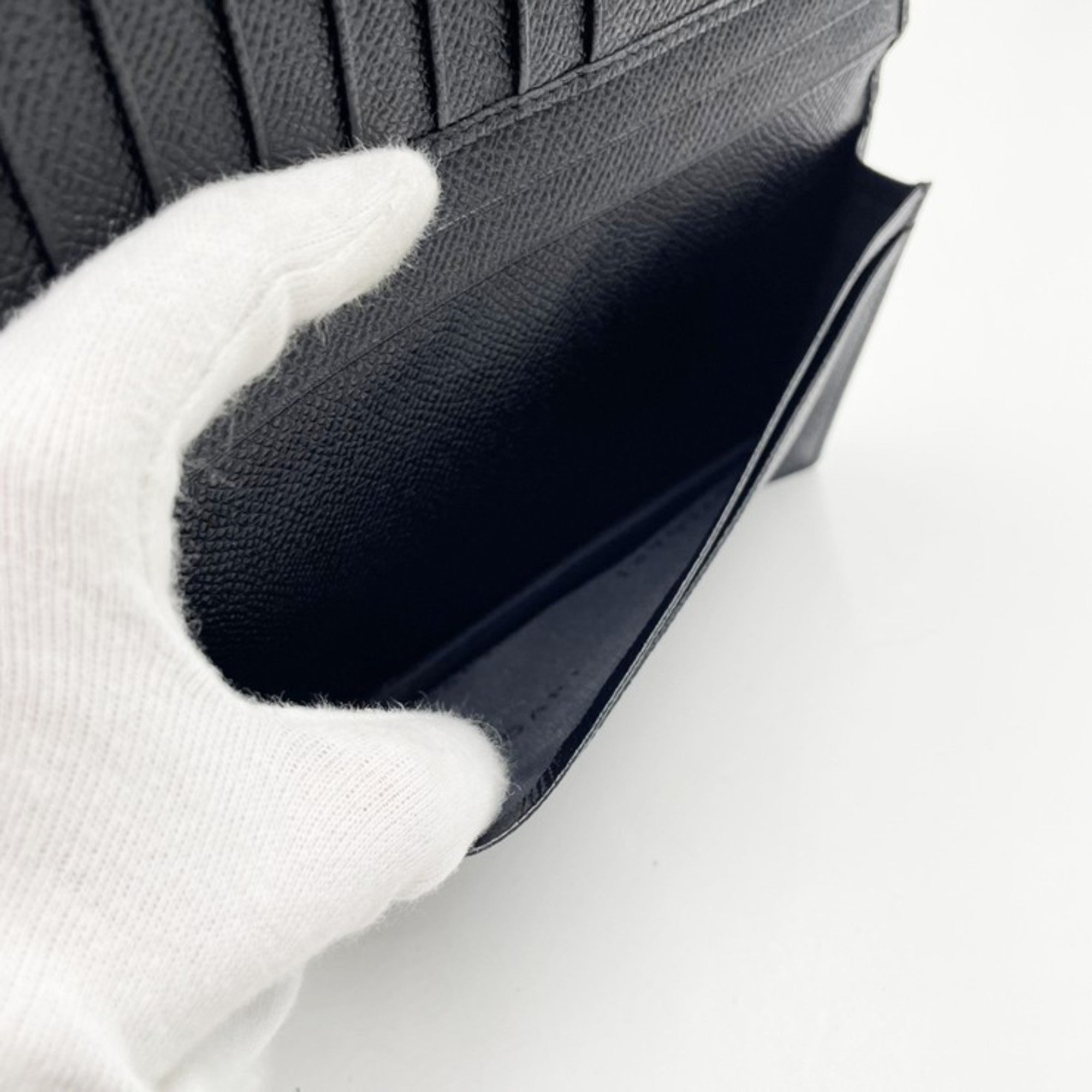 Bvlgari Black Leather Long Wallet (Bi-Fold) (Pre-Owned)