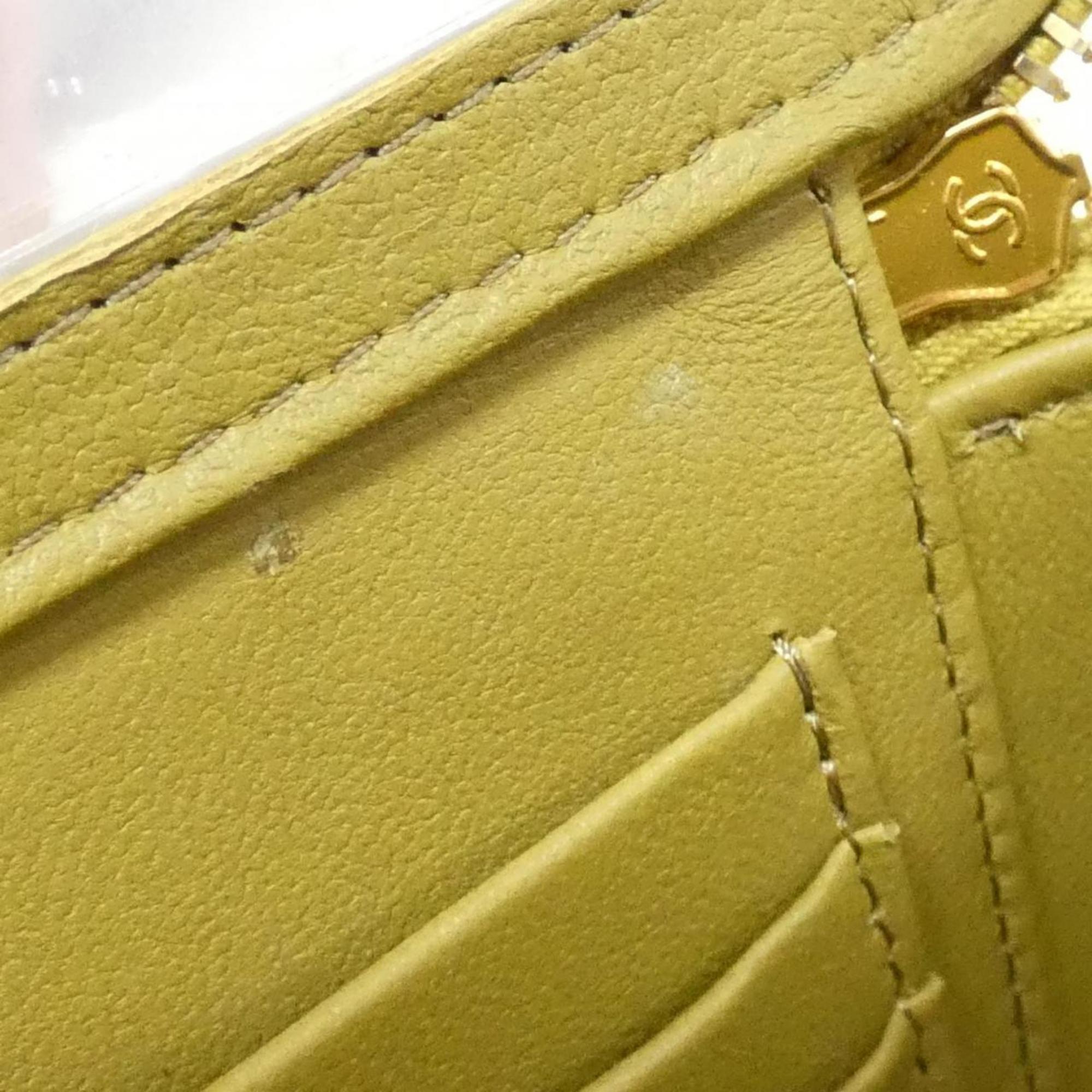 Chanel Green Leather Handbag (Pre-Owned)