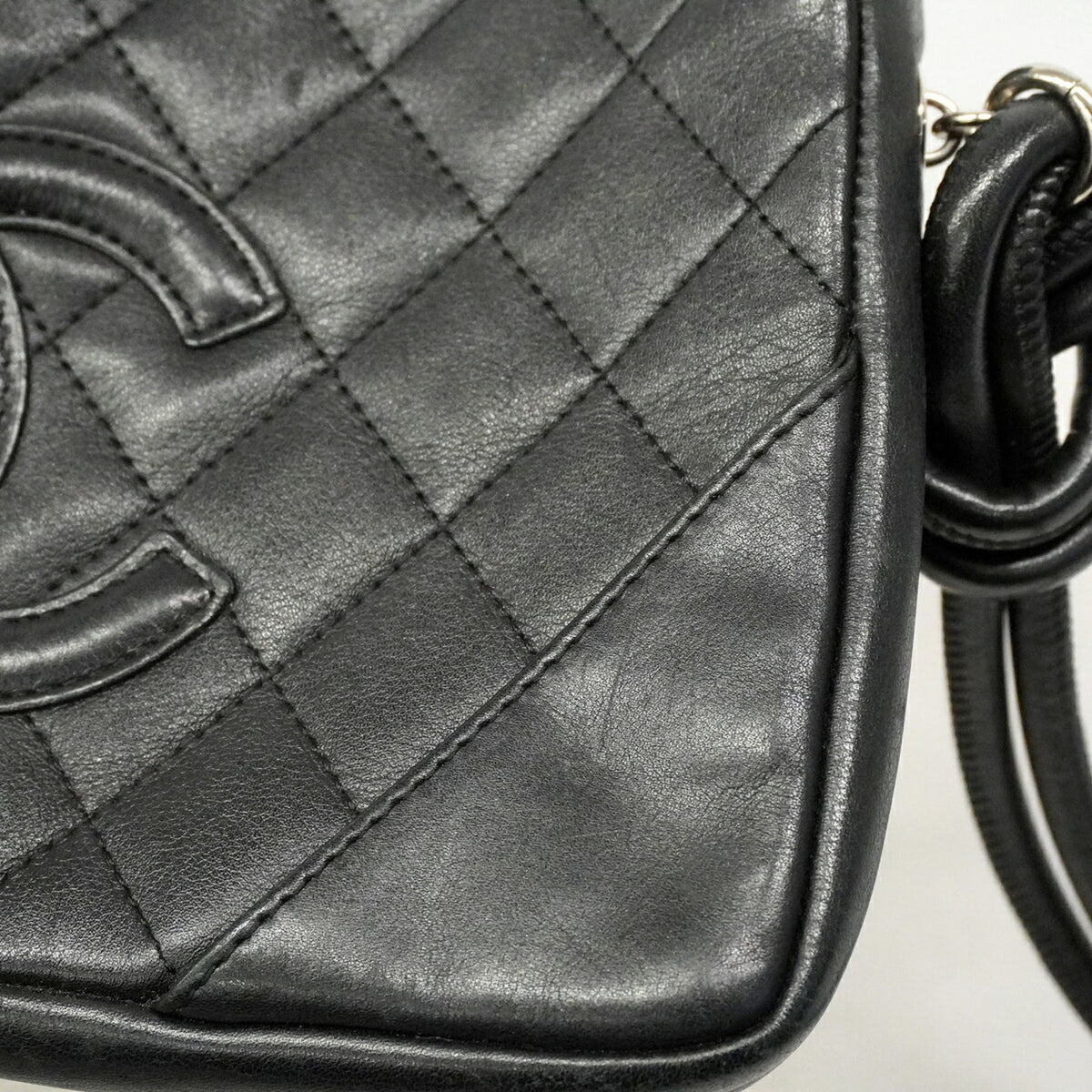 Chanel Black Leather Shoulder Bag (Pre-Owned)