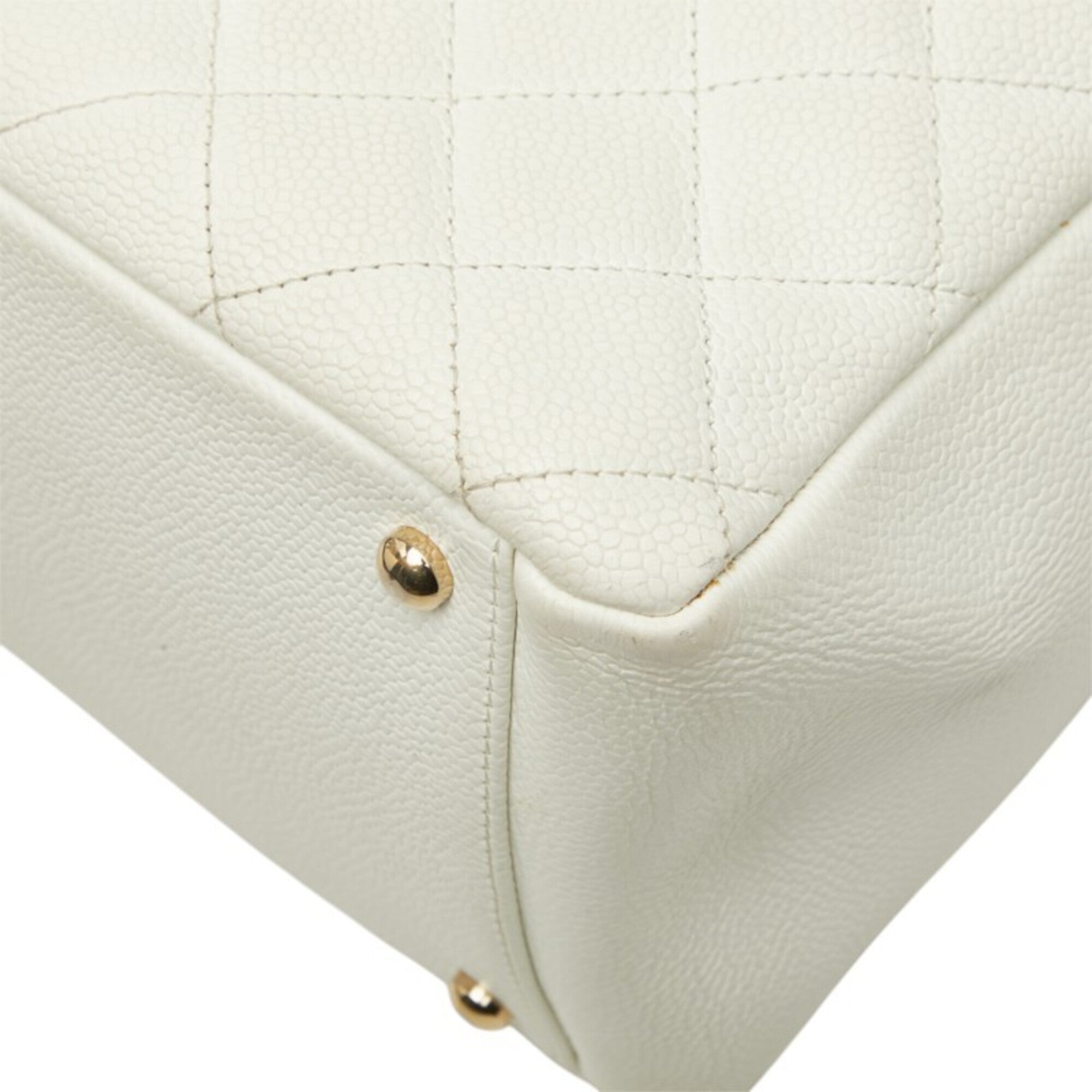 Chanel White Grained Calfskin Shoulder Bag (Pre-Owned)