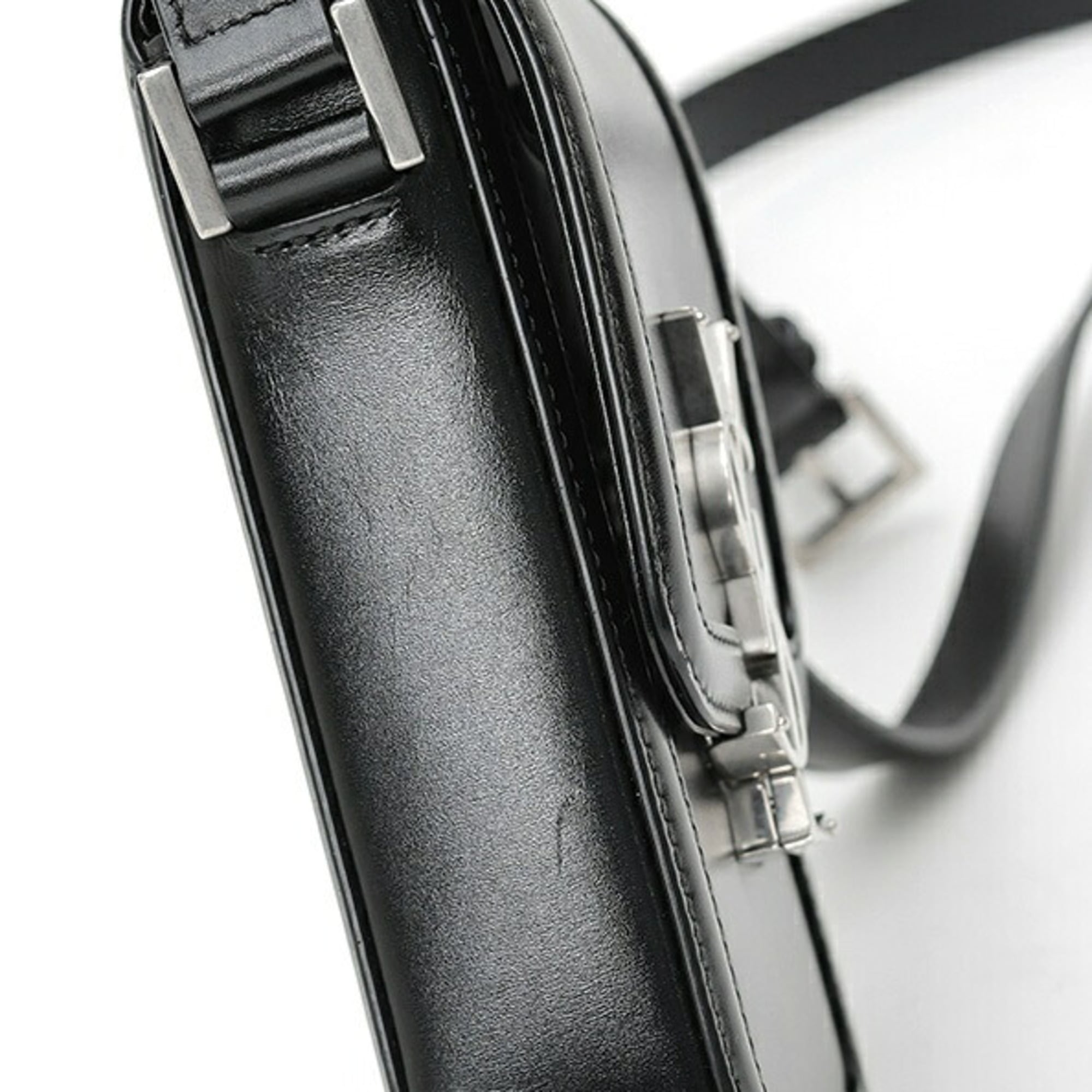 Saint Laurent Black Leather Shoulder Bag (Pre-Owned)