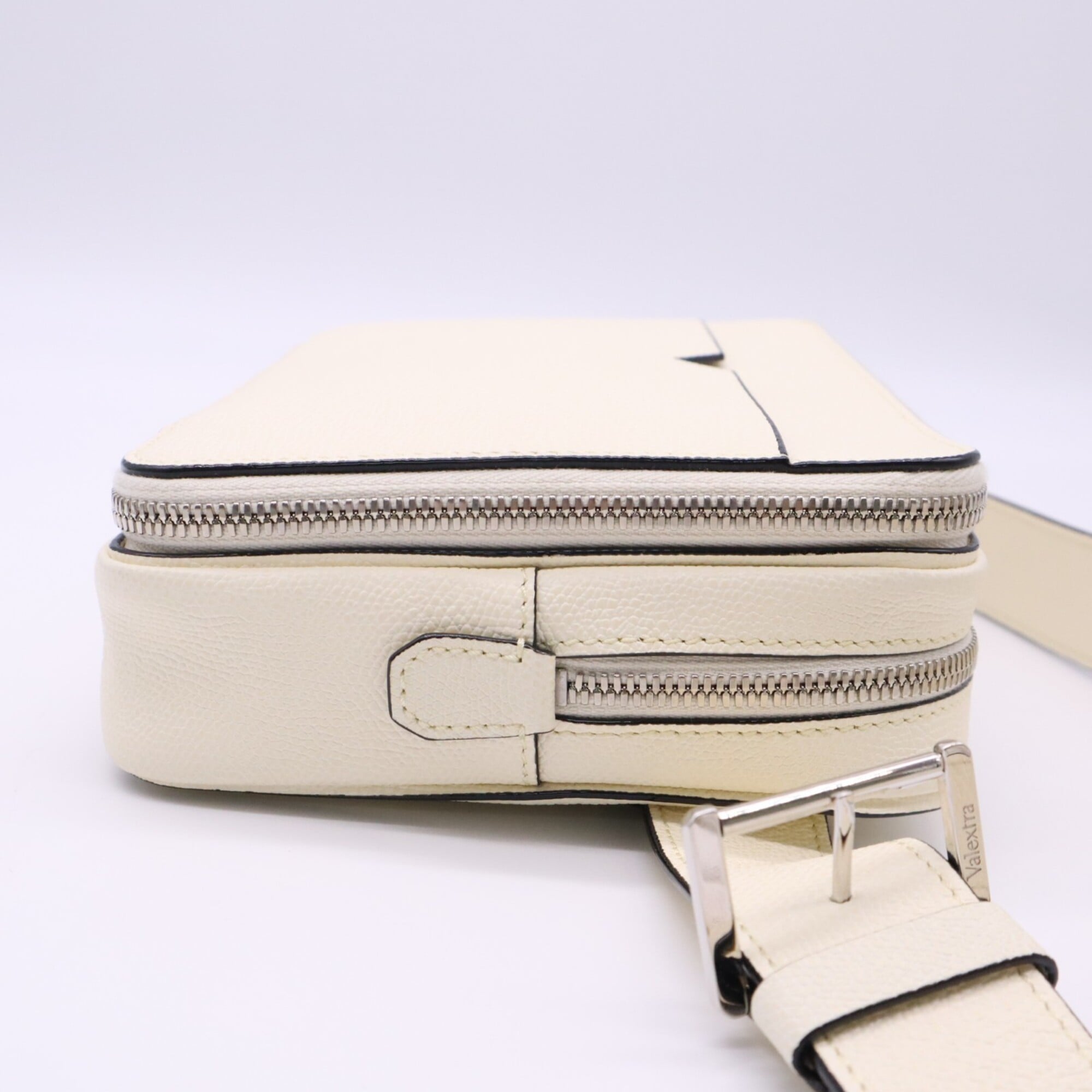 Valextra Ivory Leather Shoulder Bag (Pre-Owned)