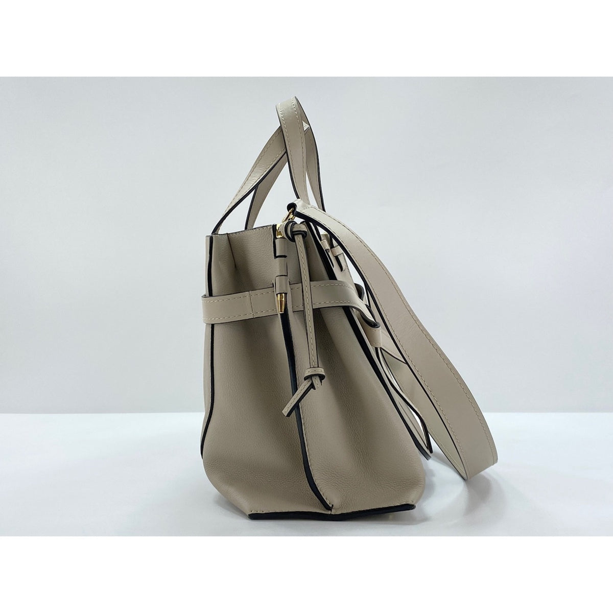 Loewe Beige Handbag (Pre-Owned)