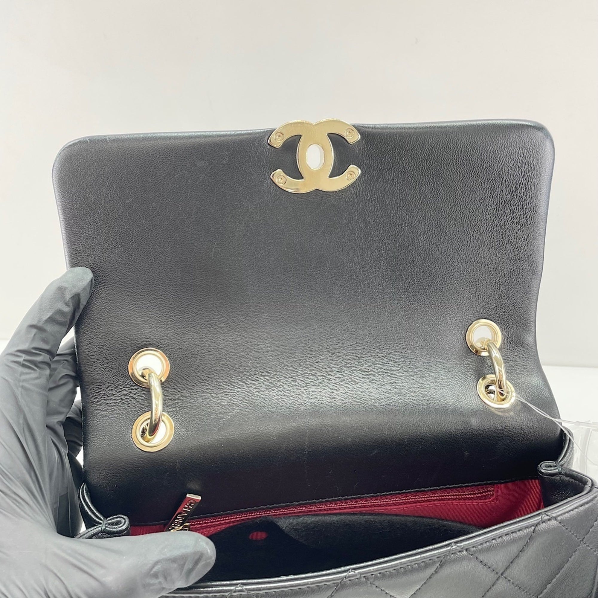 Chanel Black Shoulder Bag (Pre-Owned)