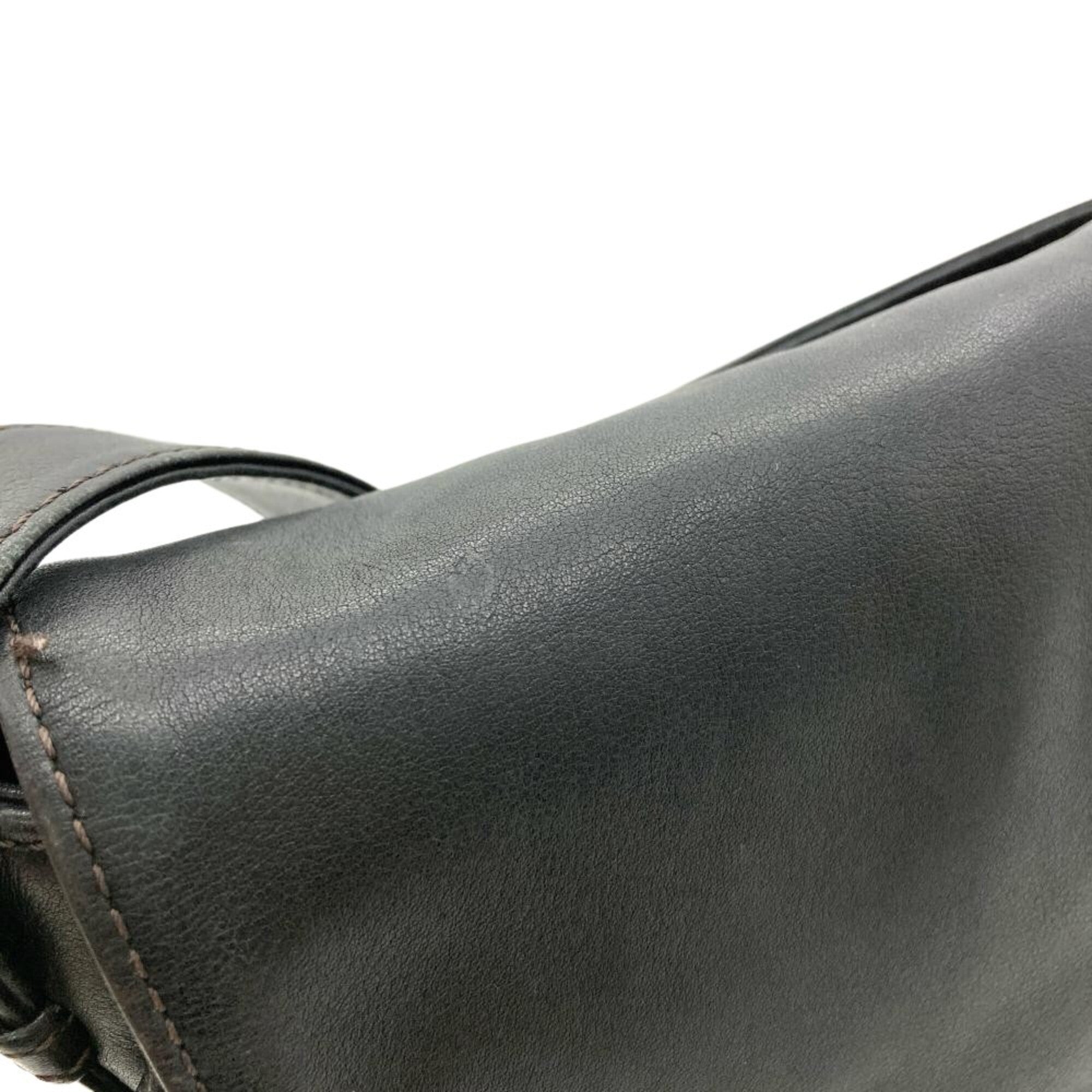 Chanel Black Leather Shoulder Bag (Pre-Owned)