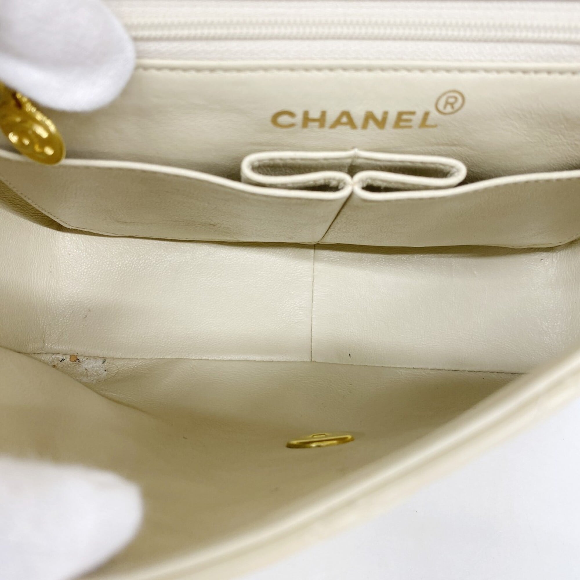 Chanel Beige Leather Shoulder Bag (Pre-Owned)