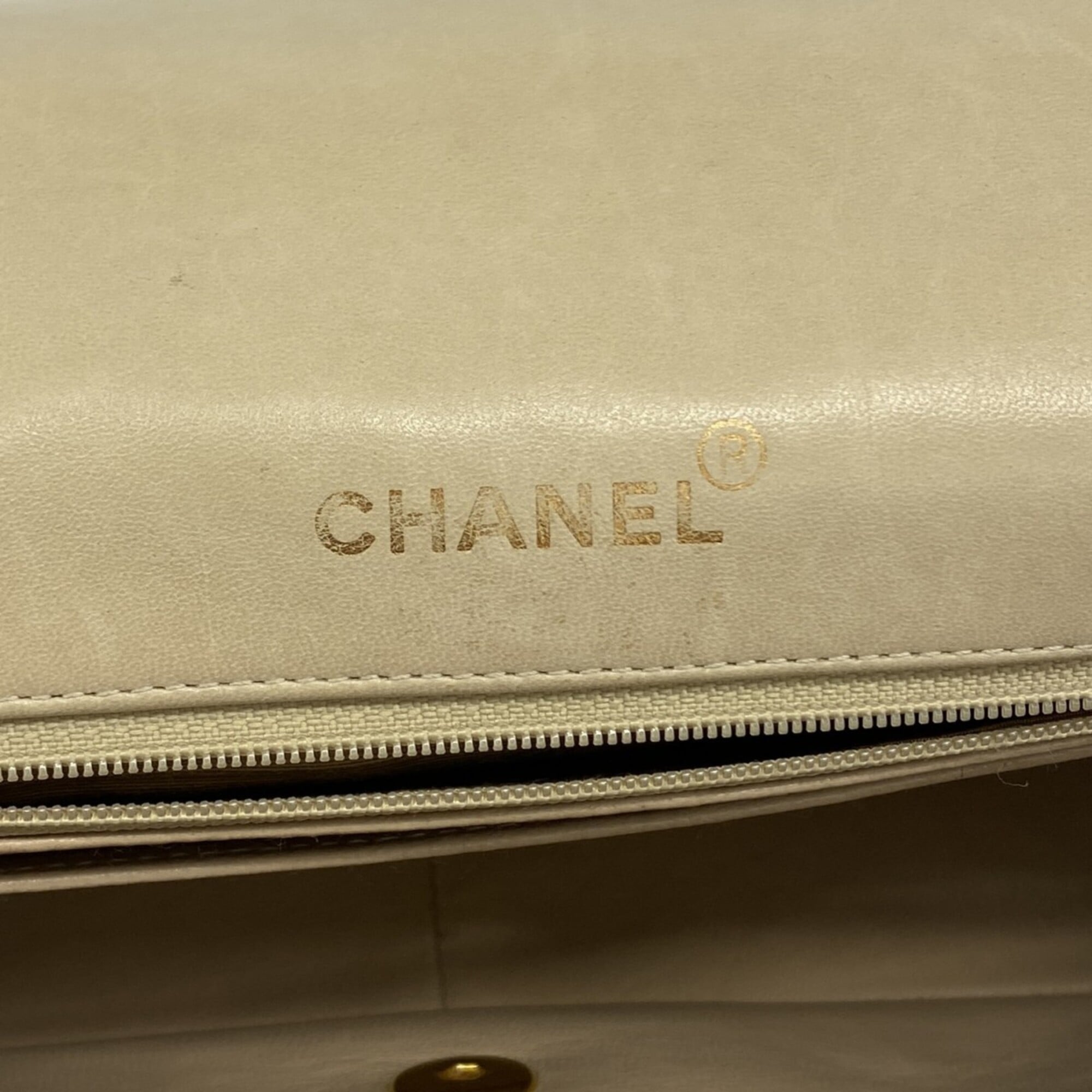 Chanel Beige Leather Shoulder Bag (Pre-Owned)