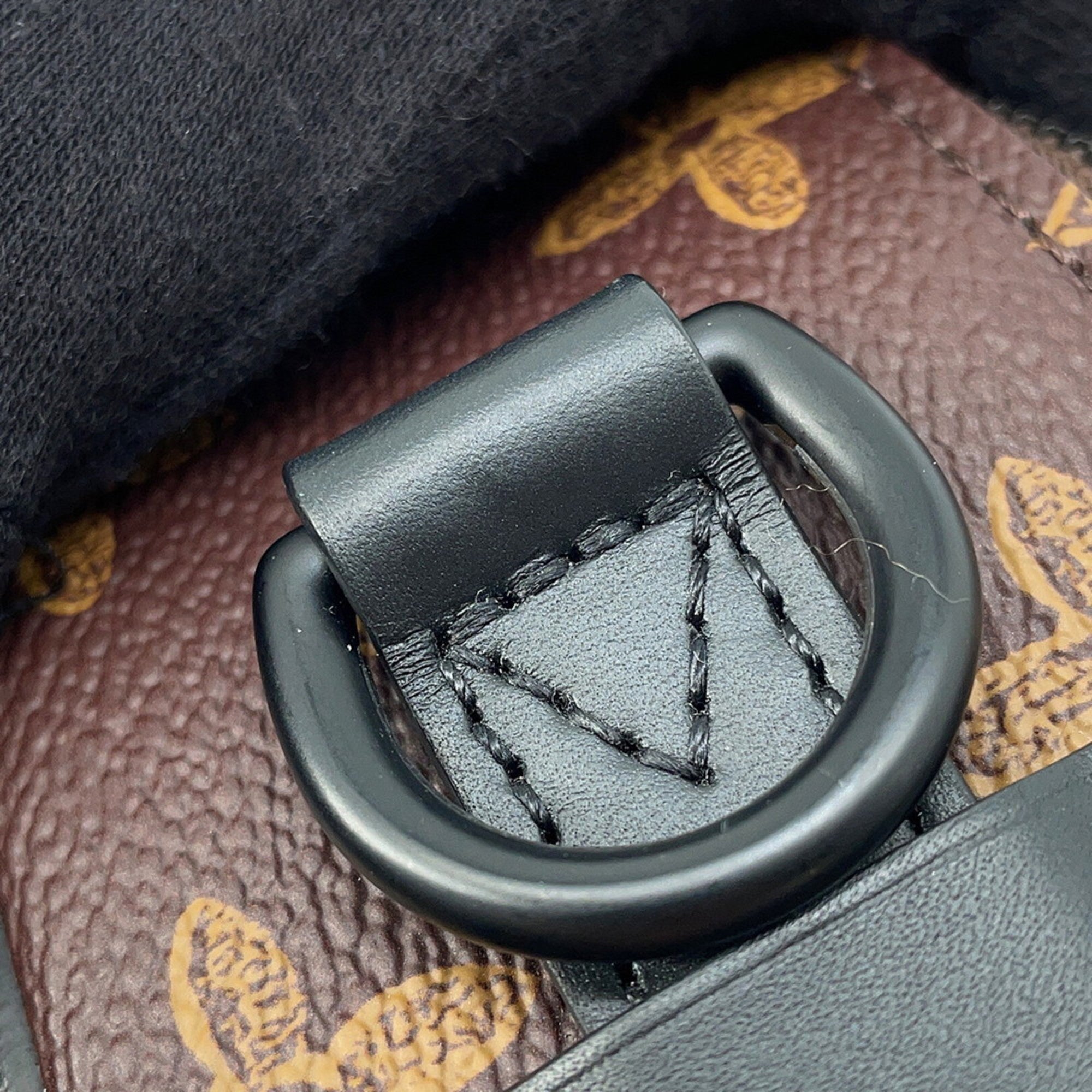 Louis Vuitton Noir Monogram Shoulder Bag (Pre-Owned)