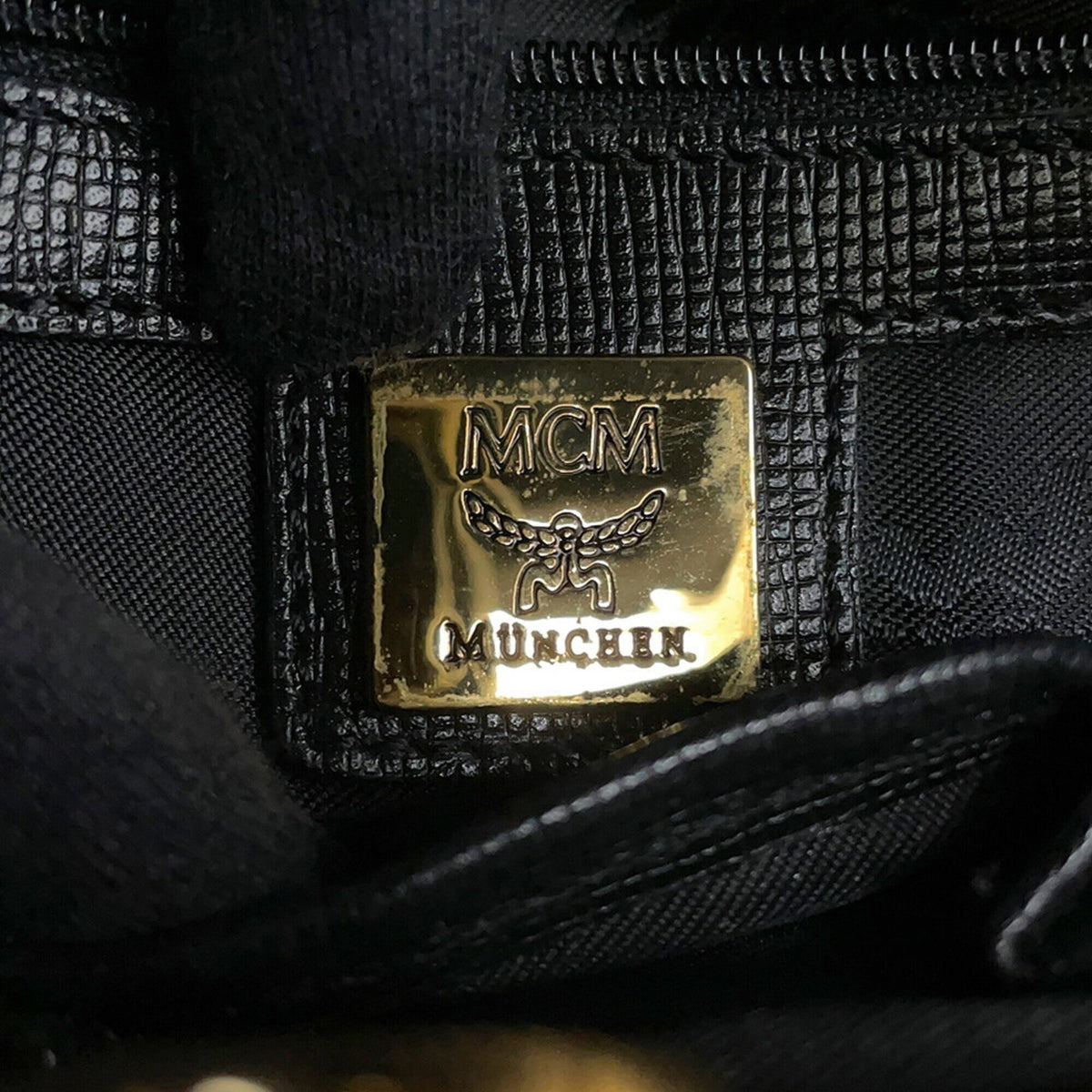 Mcm Black Leather Handbag (Pre-Owned)