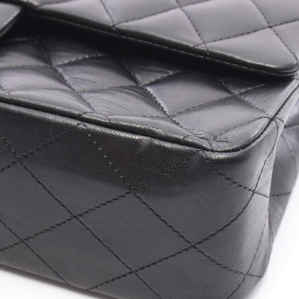 Chanel Black Leather Handbag Shoulder Bag (Pre-Owned)