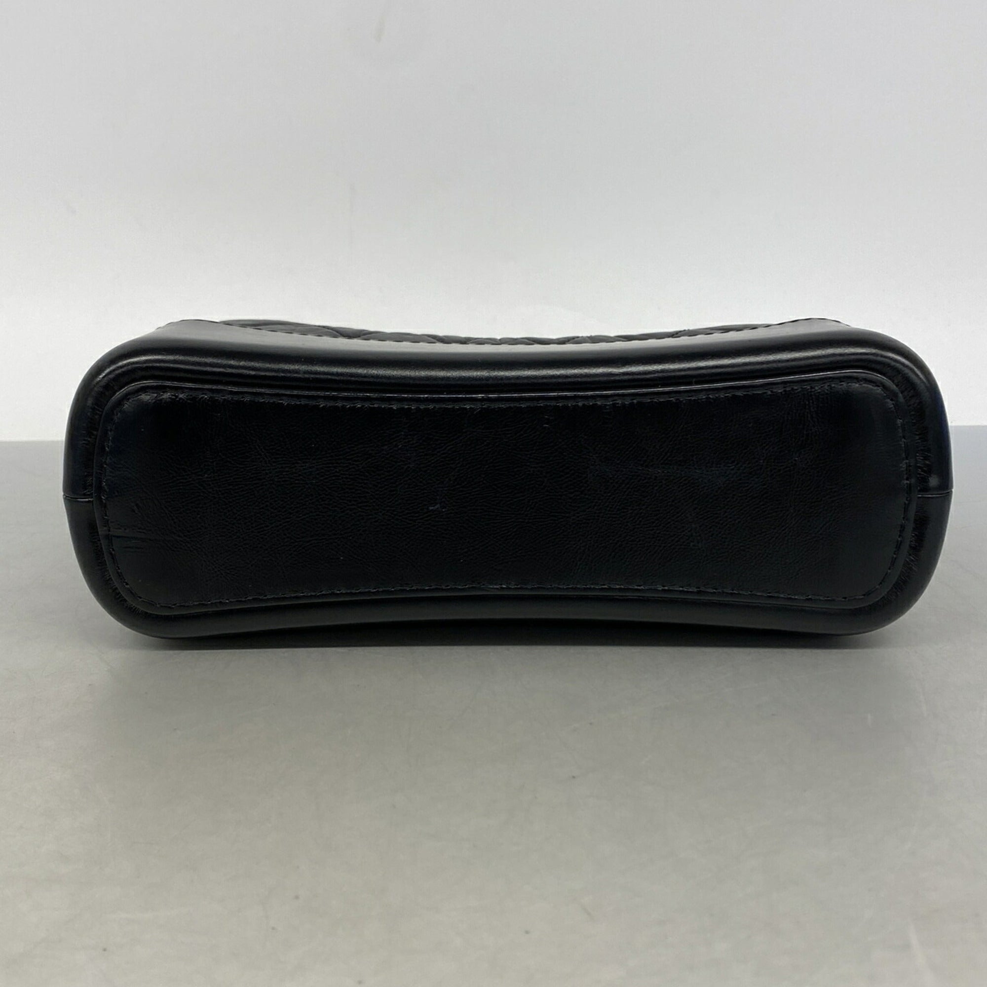 Chanel Black Leather Shoulder Bag (Pre-Owned)