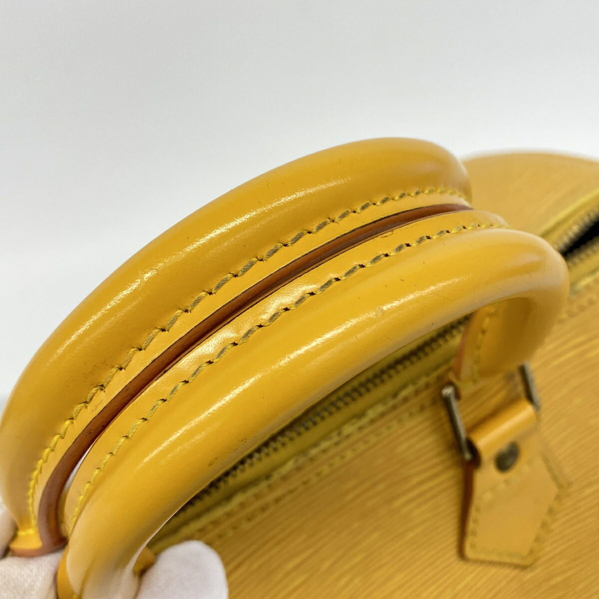 Louis Vuitton Jaune Handbag (Pre-Owned)