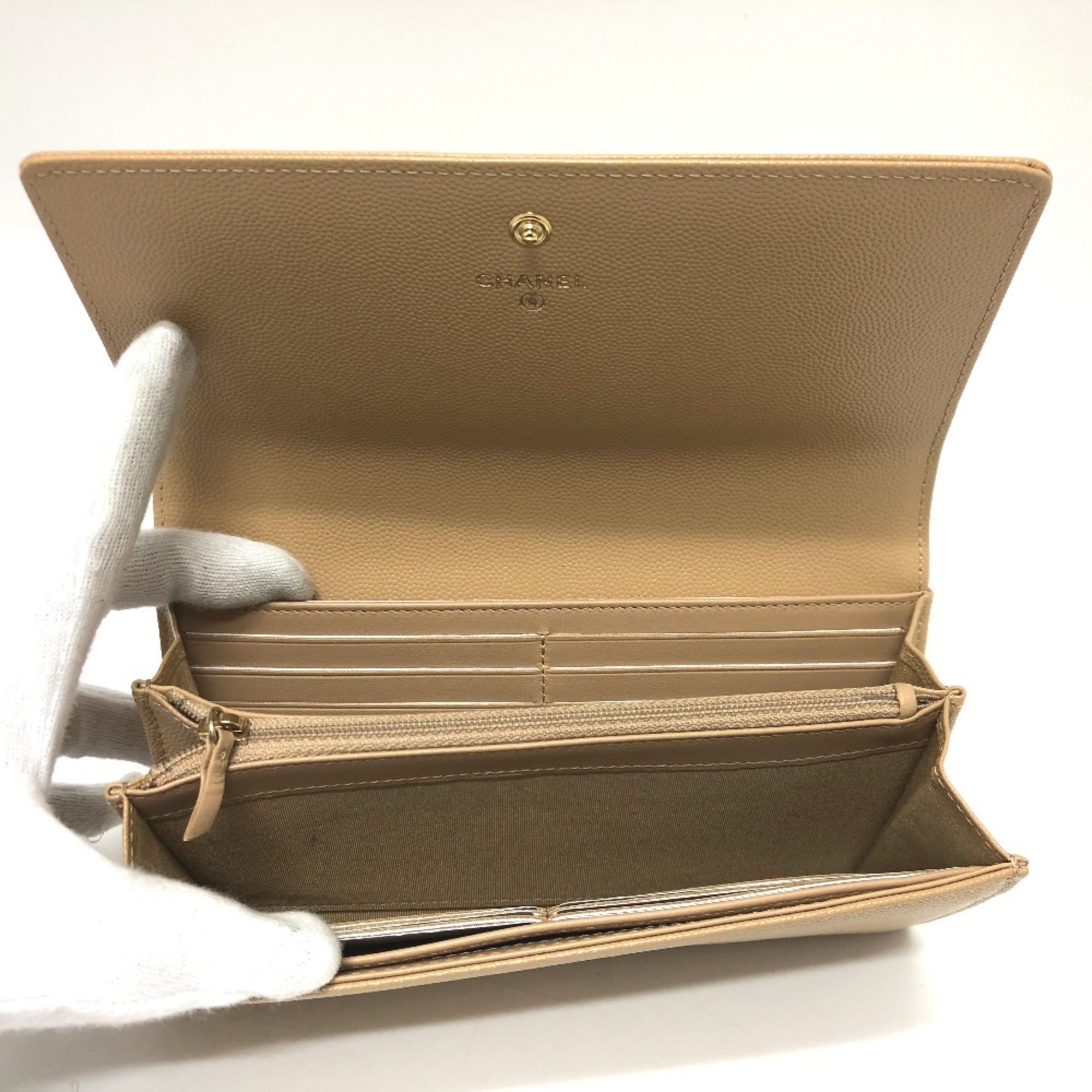 Chanel Beige Leather Long Wallet (Bi-Fold) (Pre-Owned)