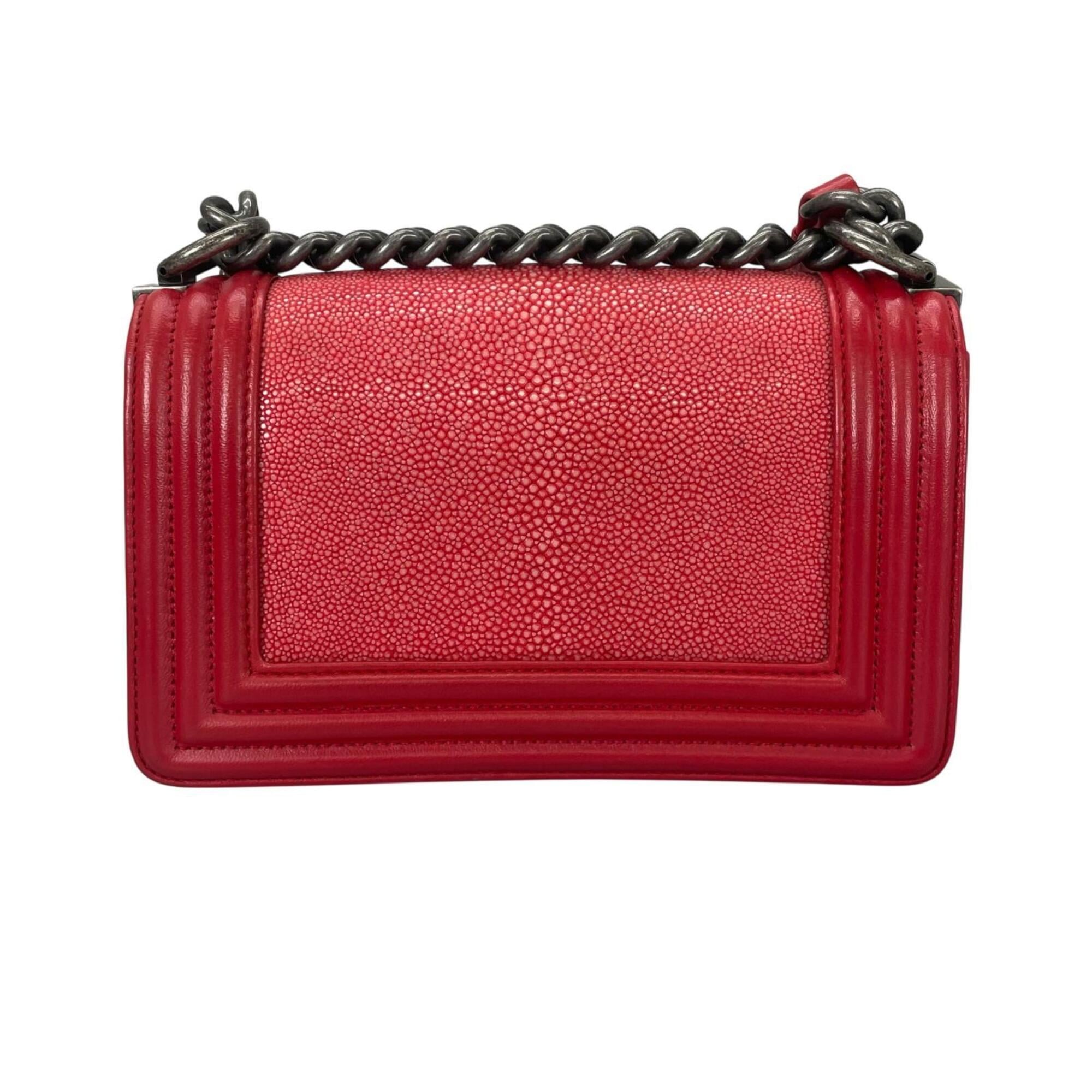 Chanel Red Color Leather Shoulder Bag (Pre-Owned)
