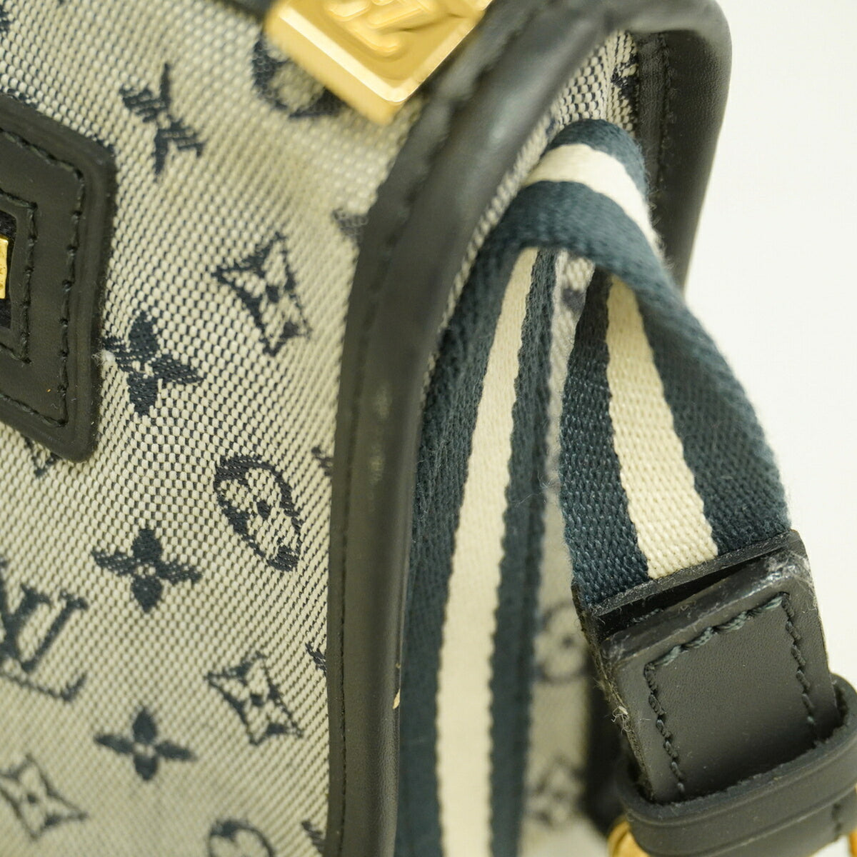 Louis Vuitton Blue Shoulder Bag (Pre-Owned)