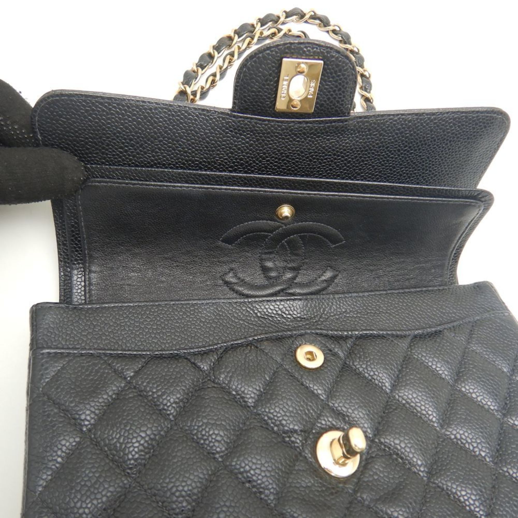 Chanel Black Caviar Leather Shoulder Bag (Pre-Owned)