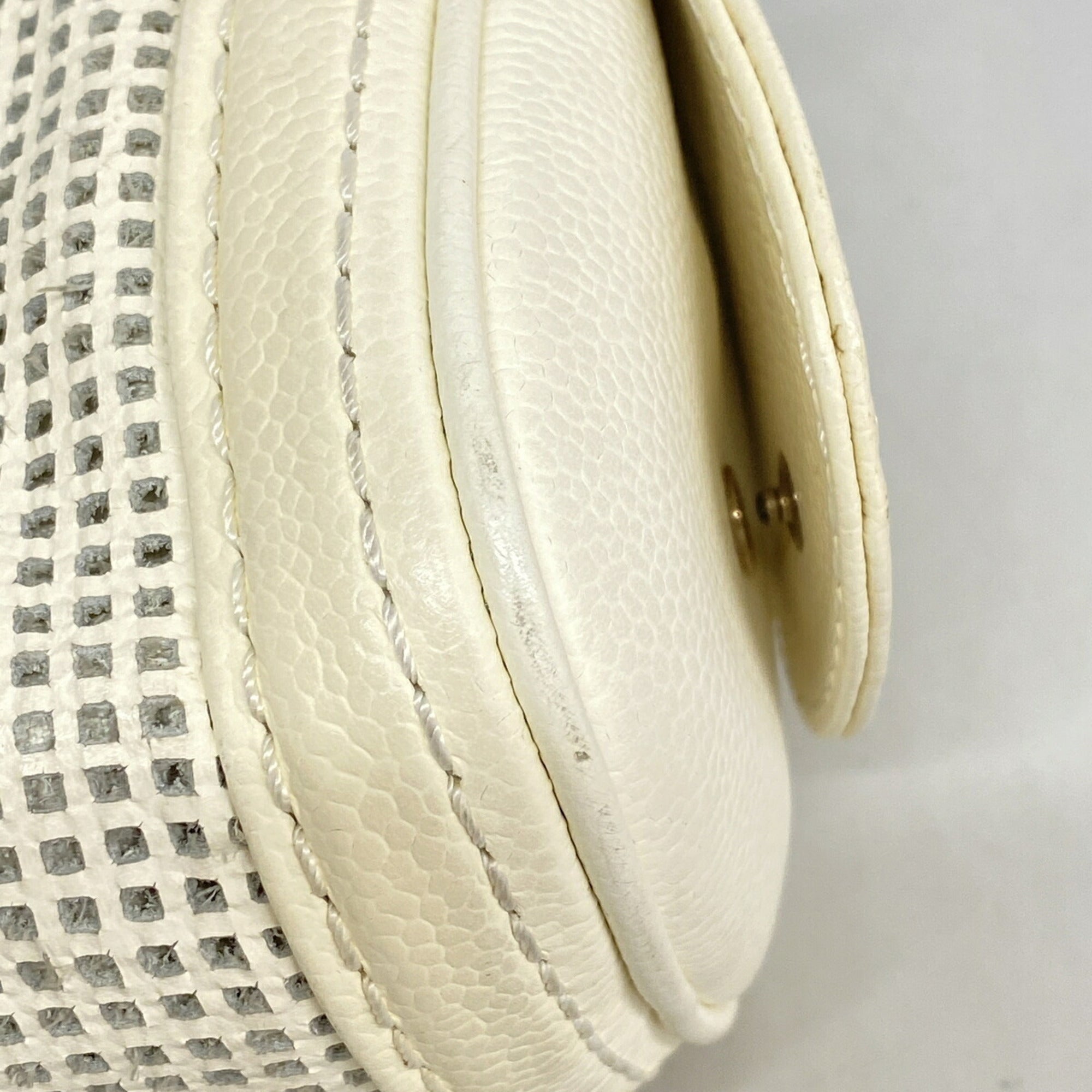 Chanel Ivory Leather Shoulder Bag (Pre-Owned)