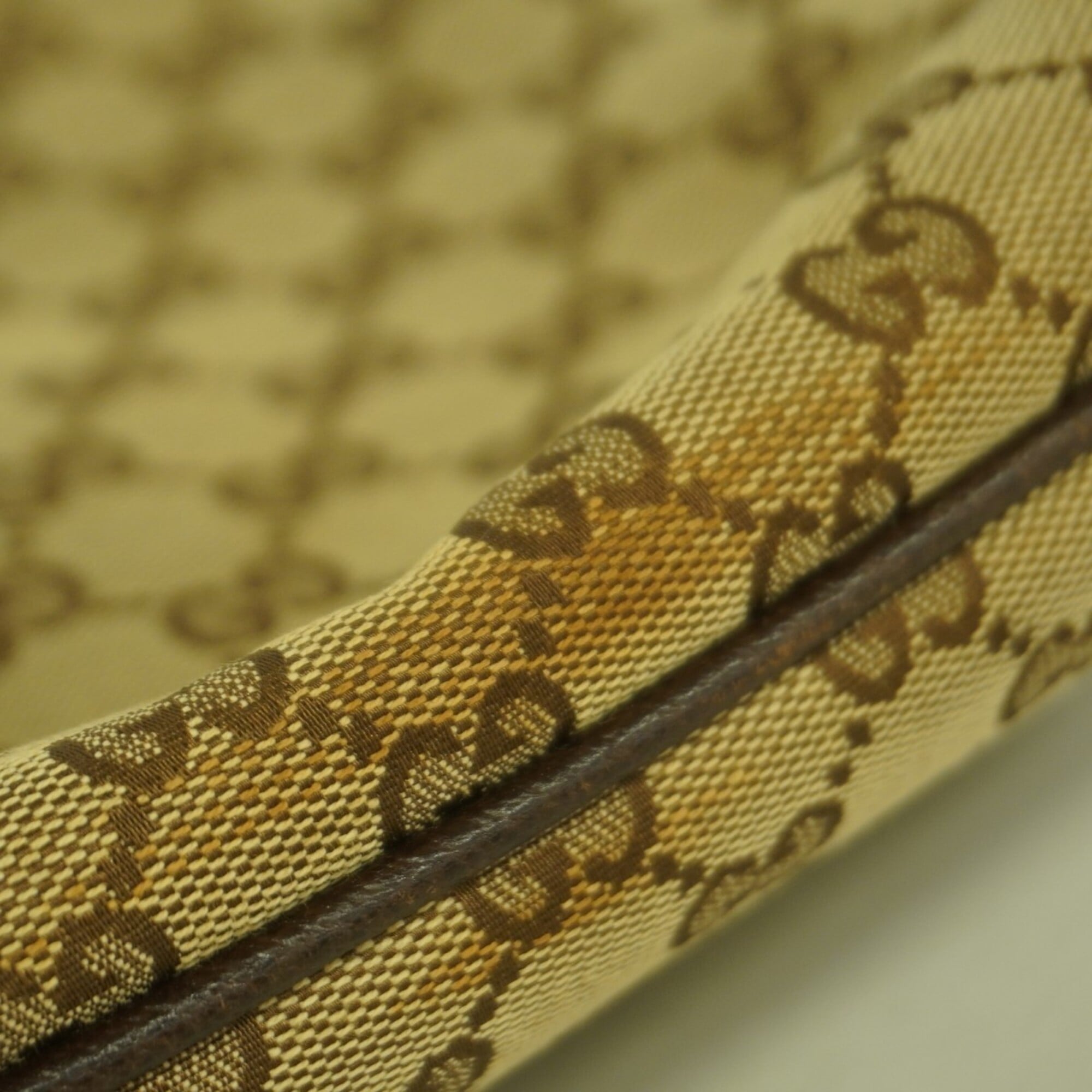 Gucci Beige Canvas Shoulder Bag (Pre-Owned)