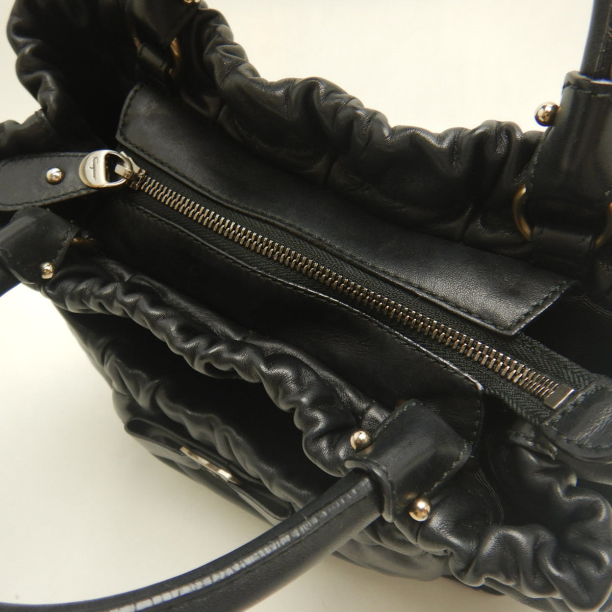 Salvatore Ferragamo Vara Black Leather Handbag (Pre-Owned)