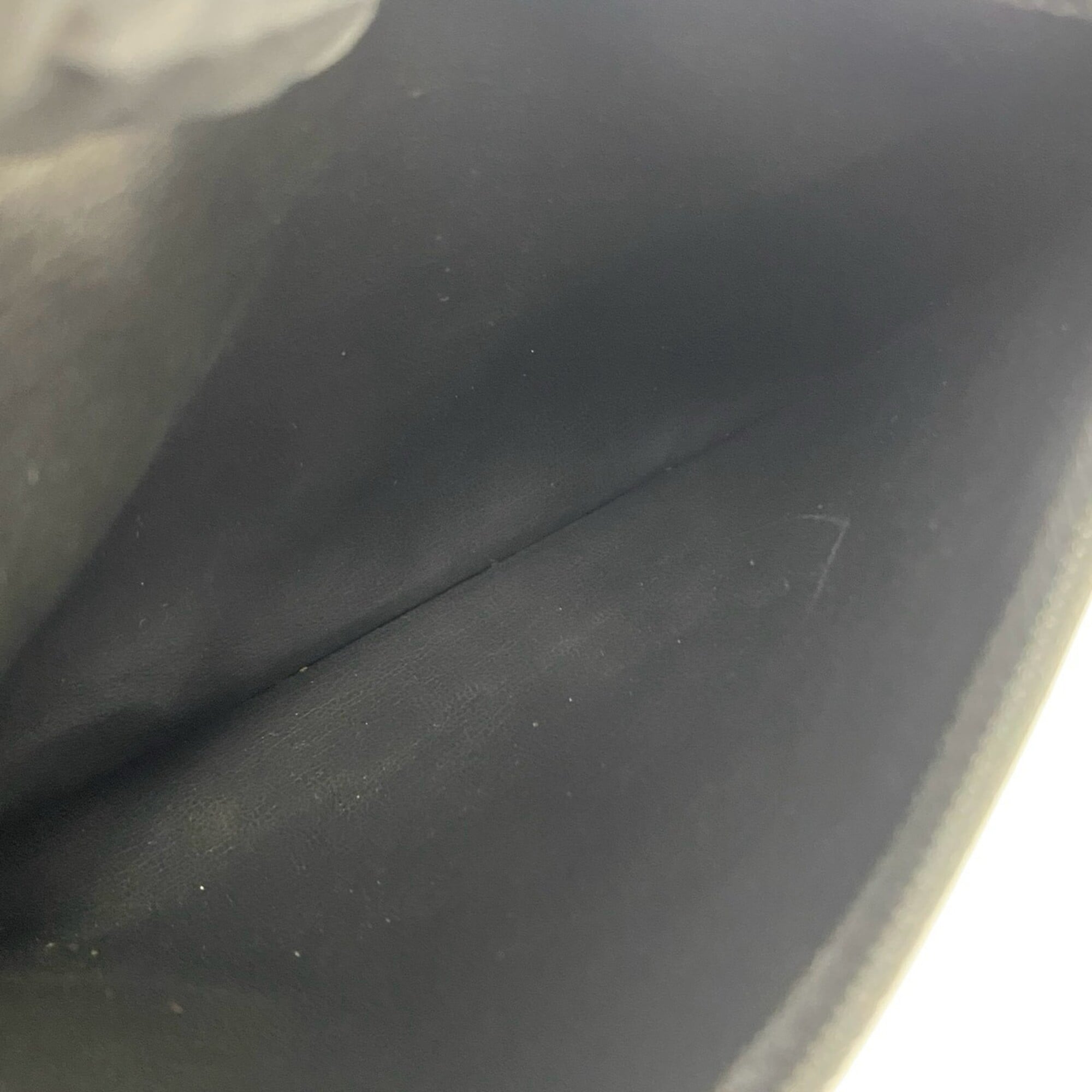 Chanel Black Leather Shoulder Bag (Pre-Owned)