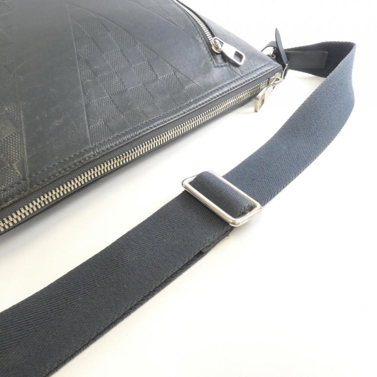 Louis Vuitton Cosmos Leather Shoulder Bag (Pre-Owned)